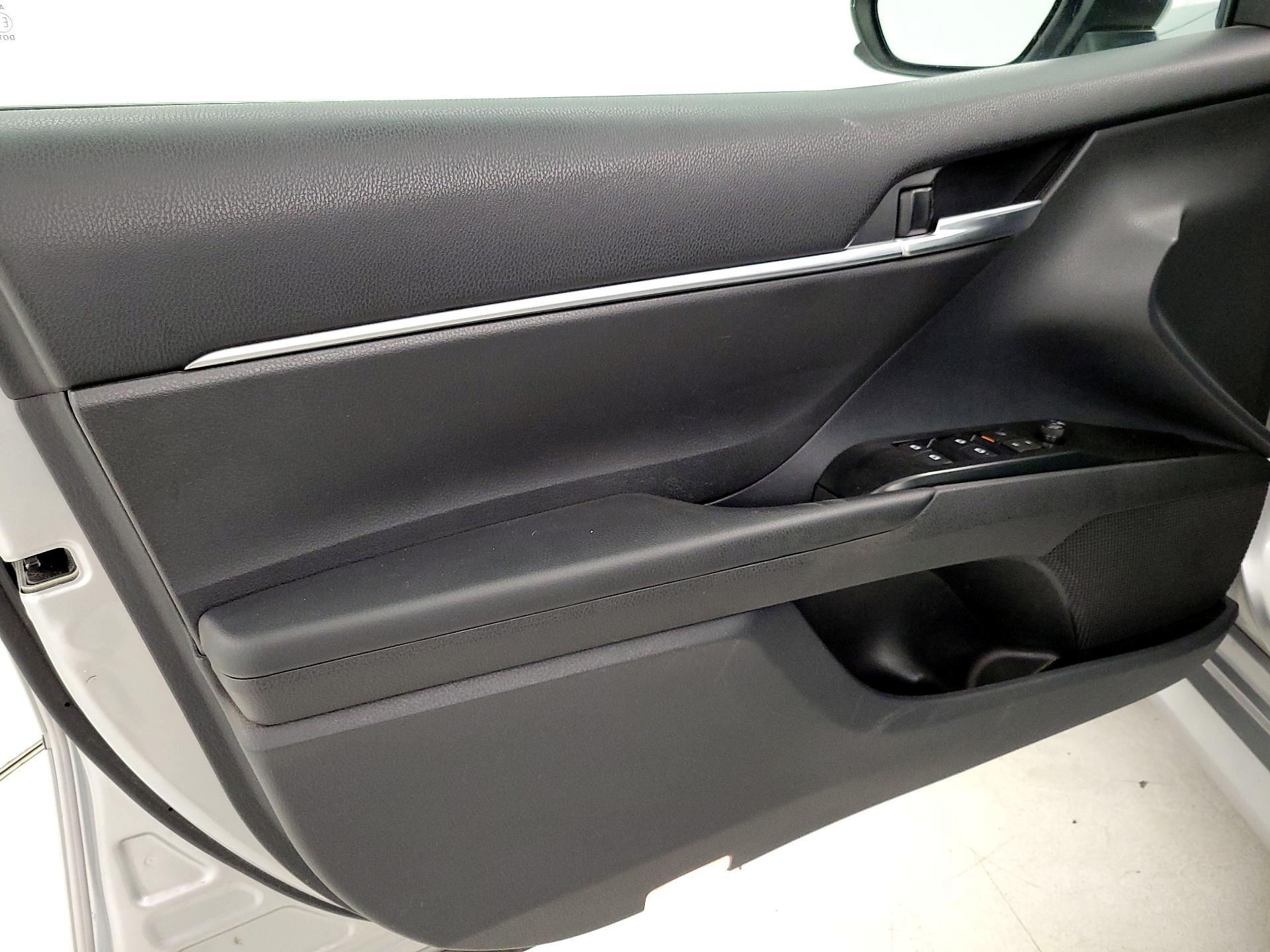 Thumbnail: 2019 Toyota Camry - 12