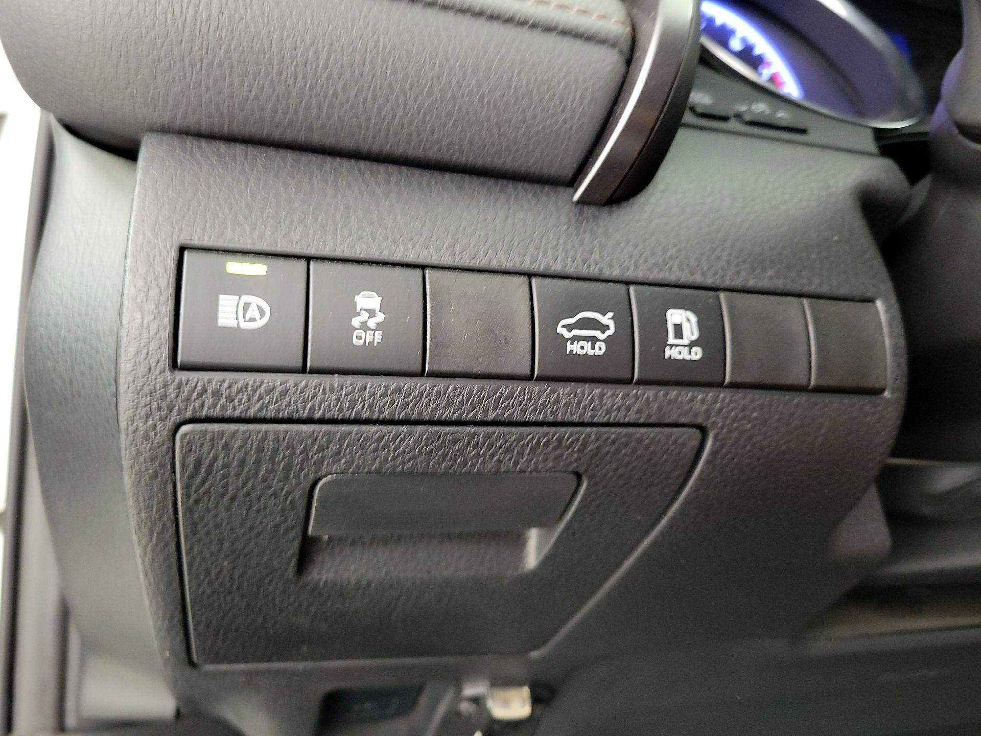 Thumbnail: 2019 Toyota Camry - 13