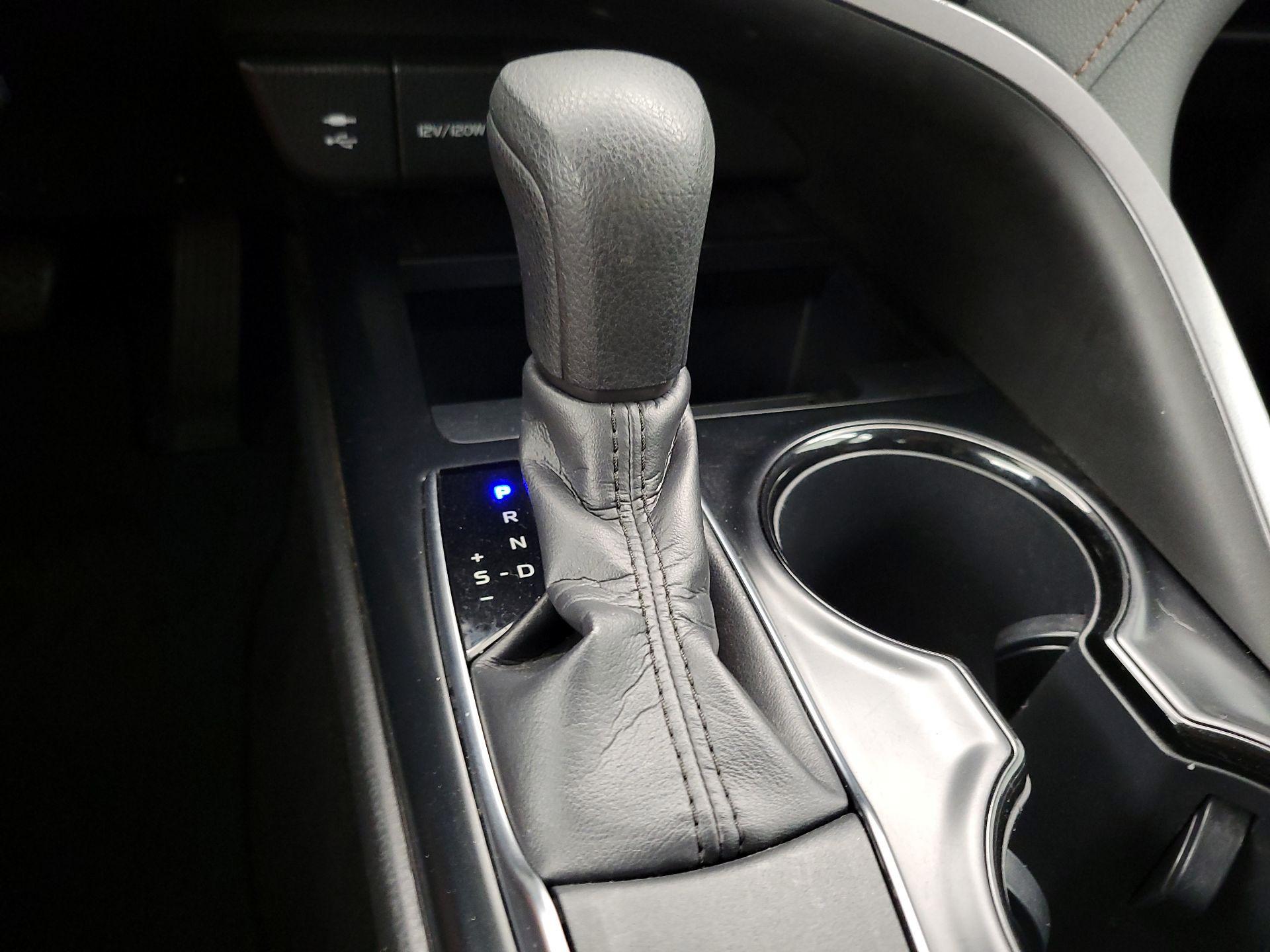 Thumbnail: 2019 Toyota Camry - 17