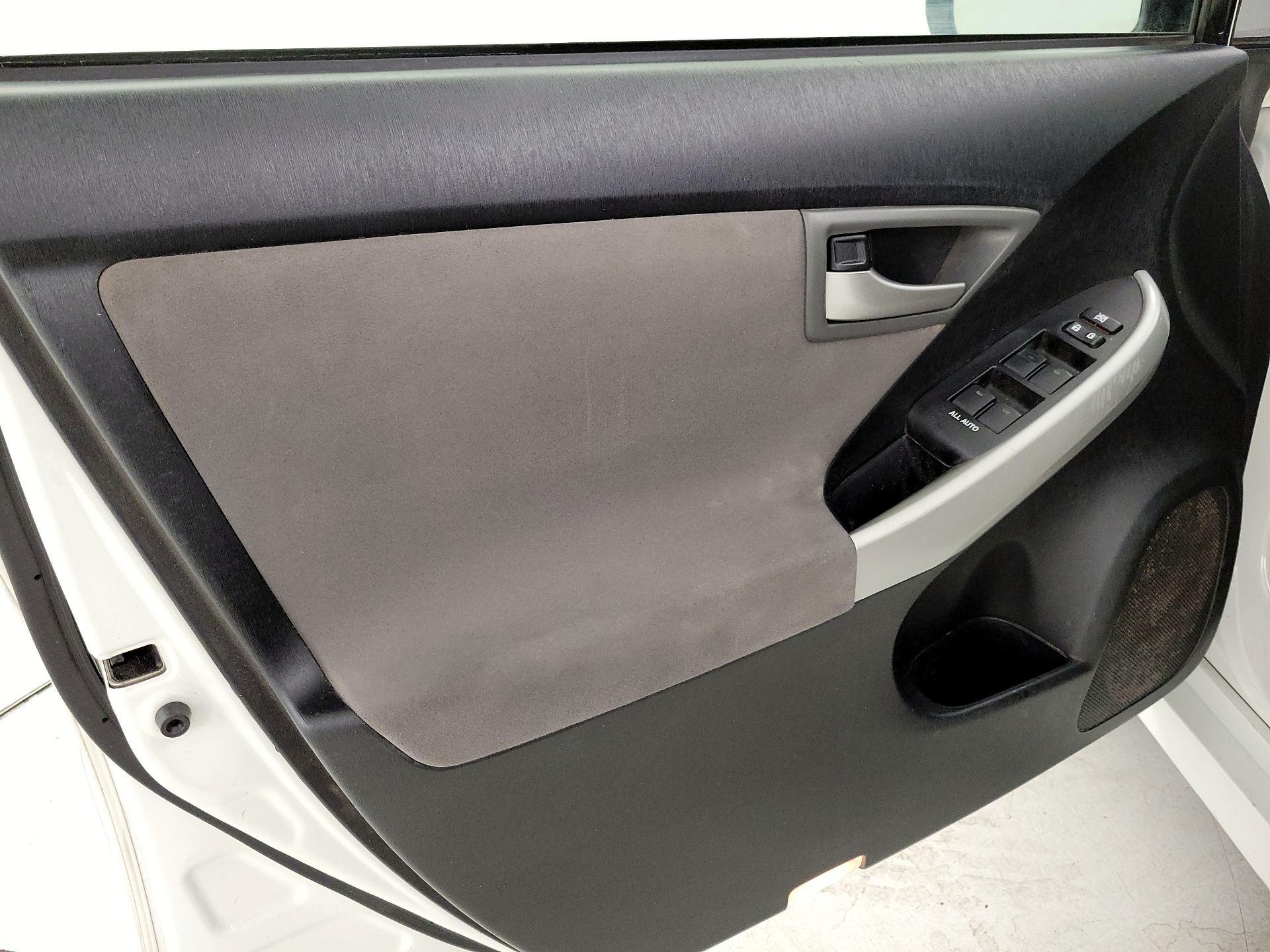 Thumbnail: 2015 Toyota Prius - 12