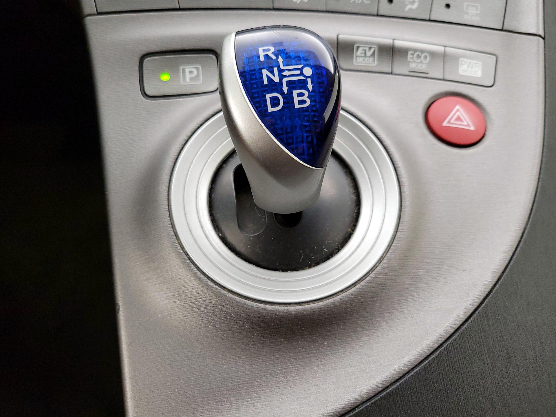 Thumbnail: 2015 Toyota Prius - 17