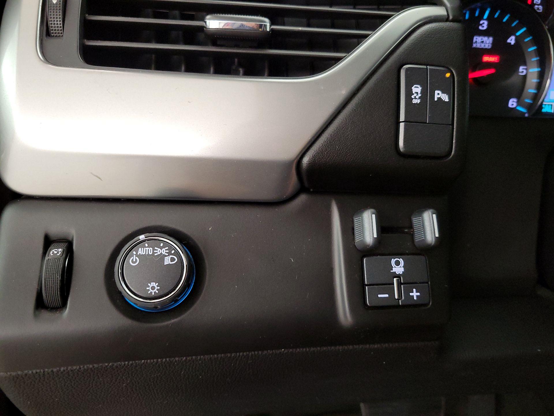 Thumbnail: 2015 Chevrolet Tahoe - 13