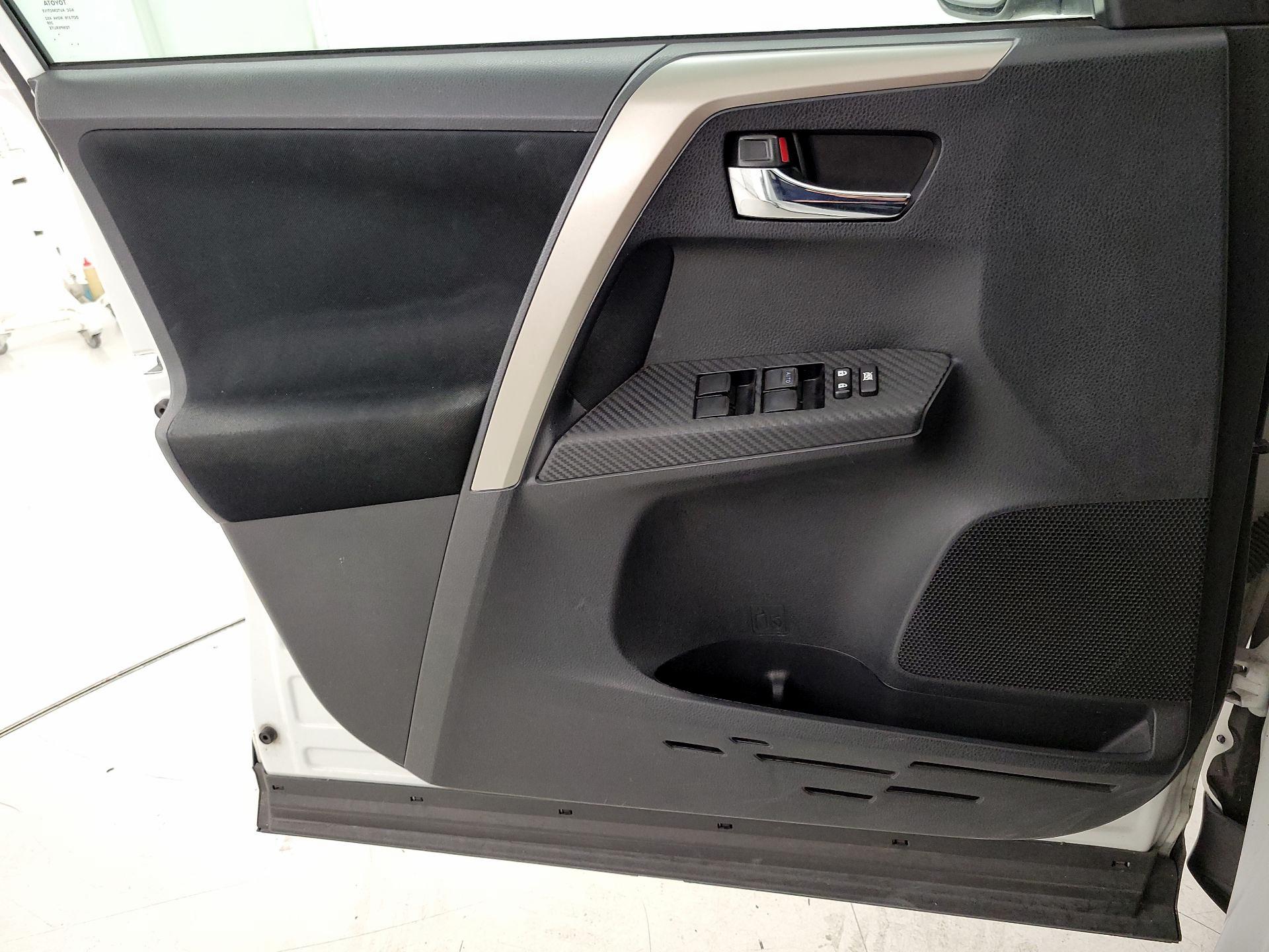Thumbnail: 2014 Toyota RAV4 - 12