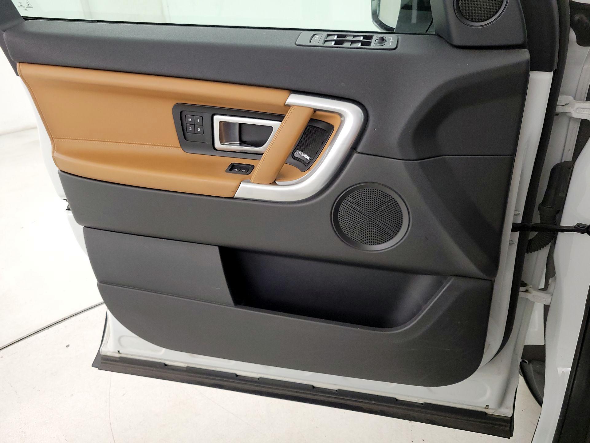 Thumbnail: 2019 Land Rover Discovery Sport - 12
