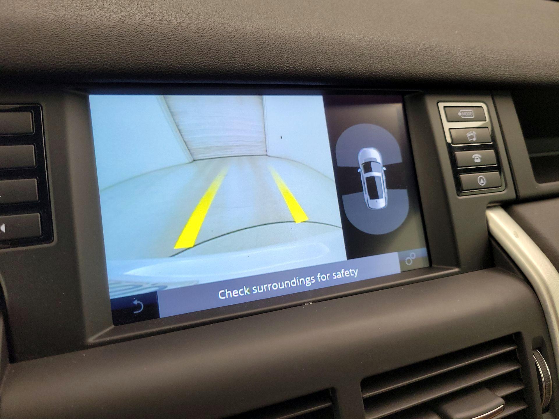 Thumbnail: 2019 Land Rover Discovery Sport - 15