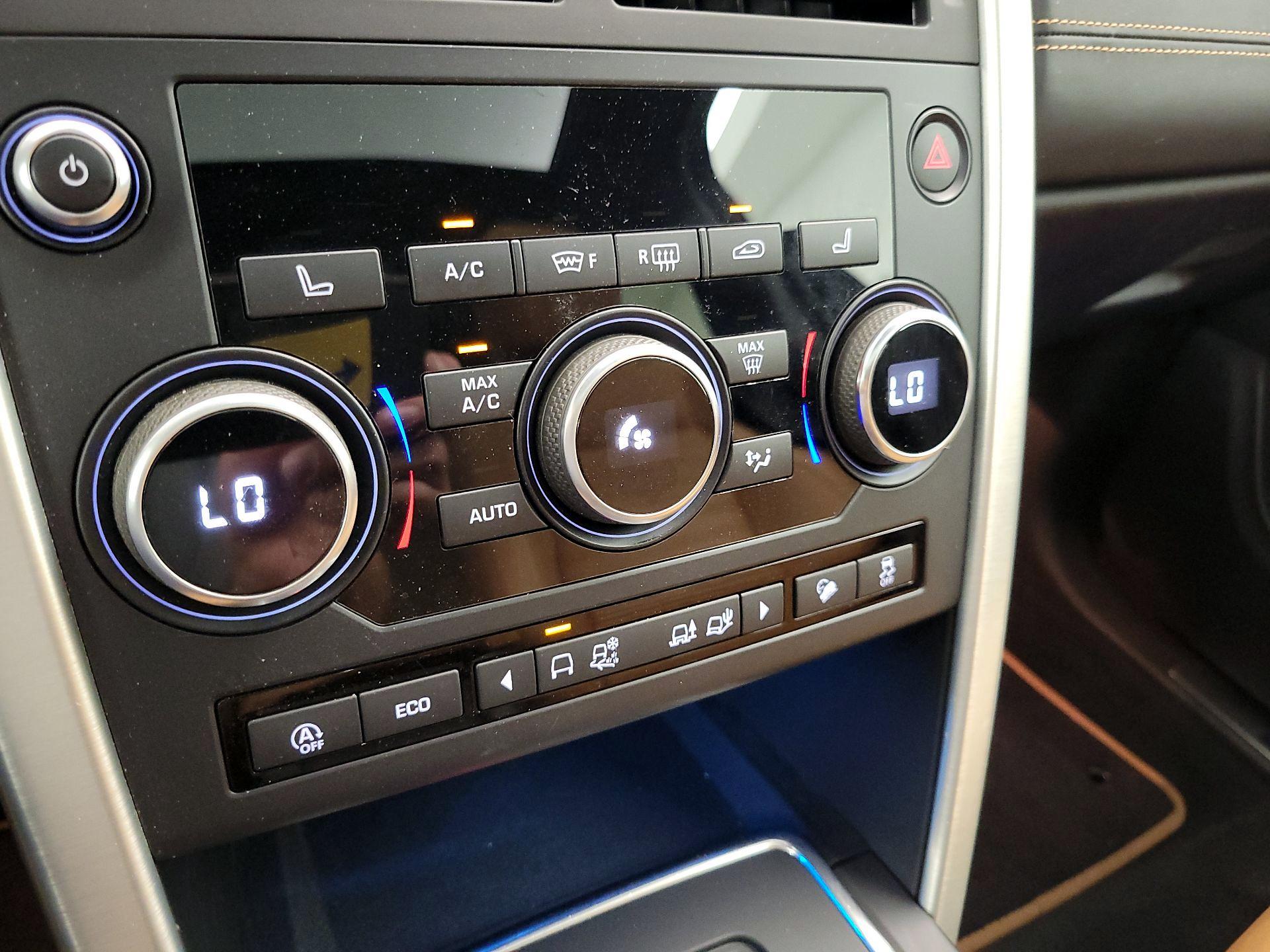 Thumbnail: 2019 Land Rover Discovery Sport - 17