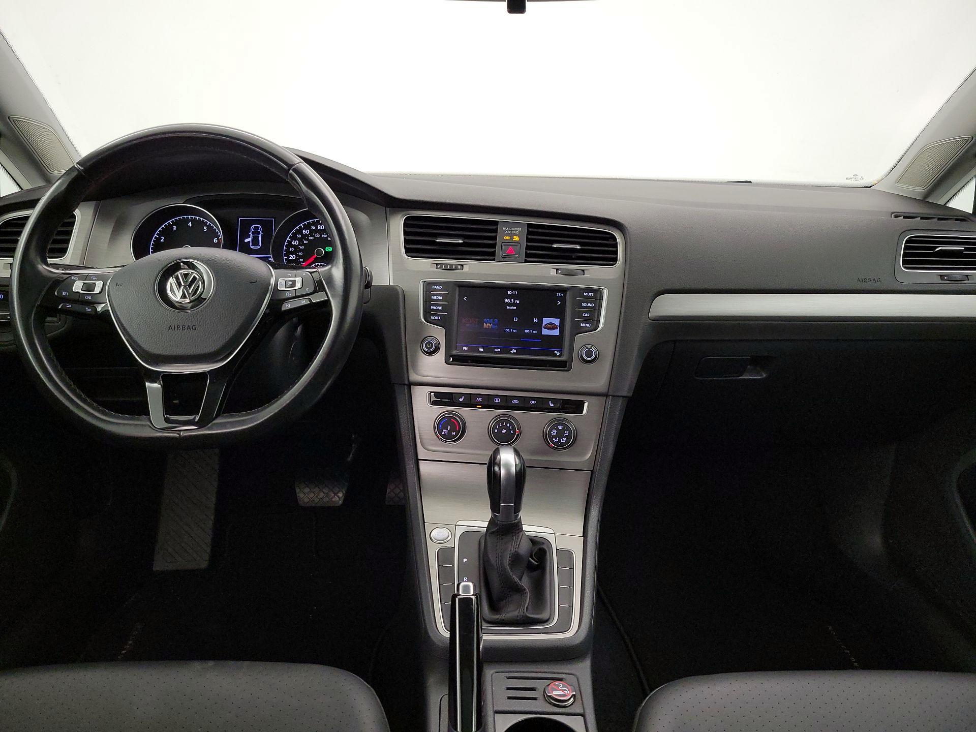 Thumbnail: 2017 Volkswagen Golf - 9