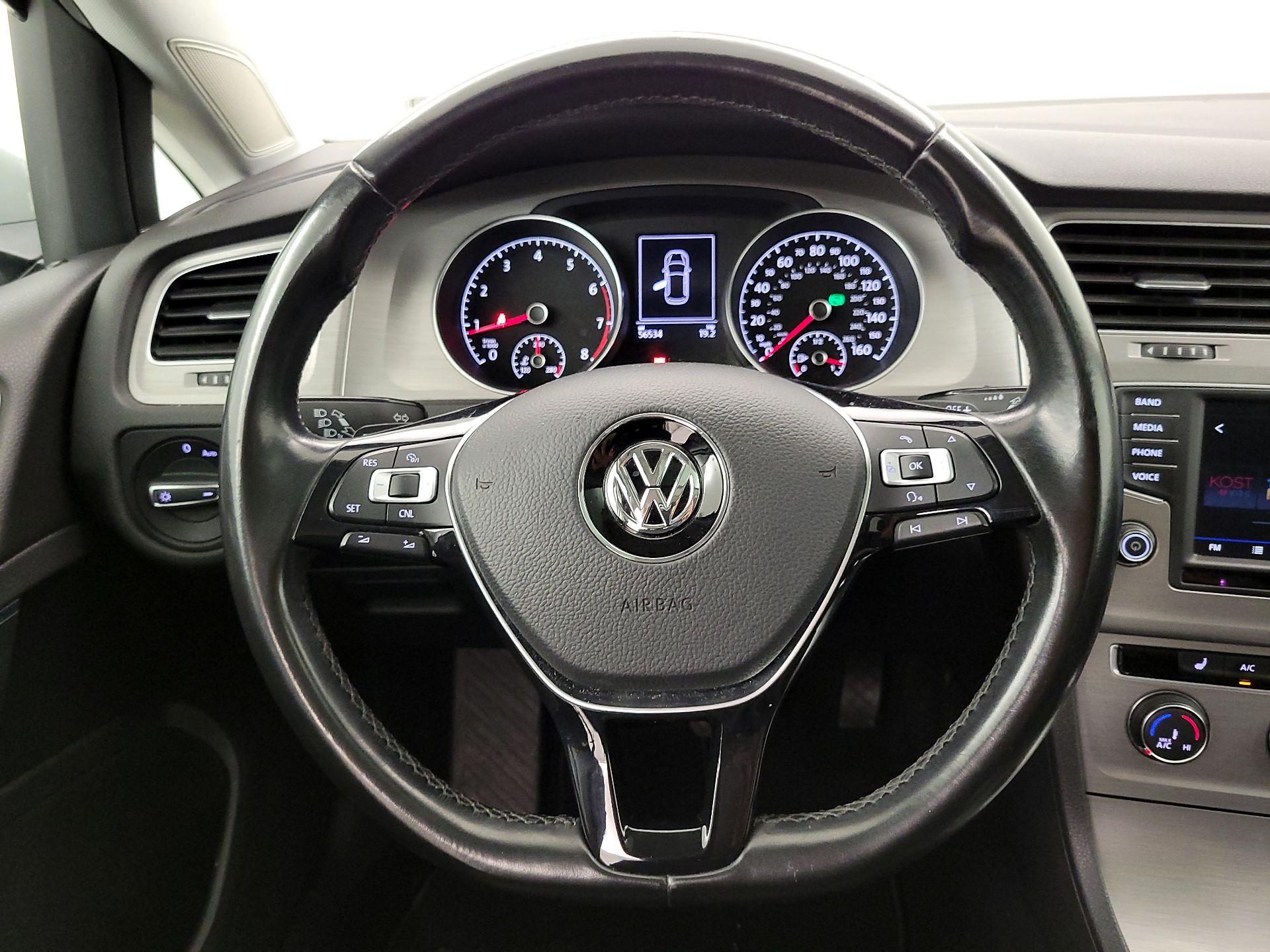 Thumbnail: 2017 Volkswagen Golf - 10