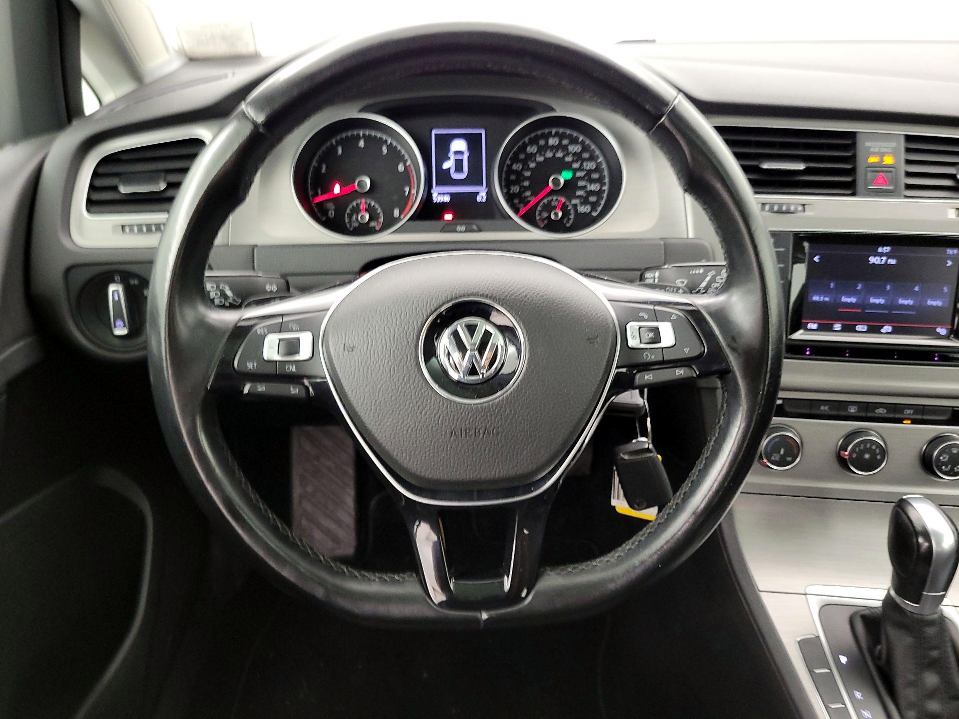 Thumbnail: 2015 Volkswagen Golf - 10