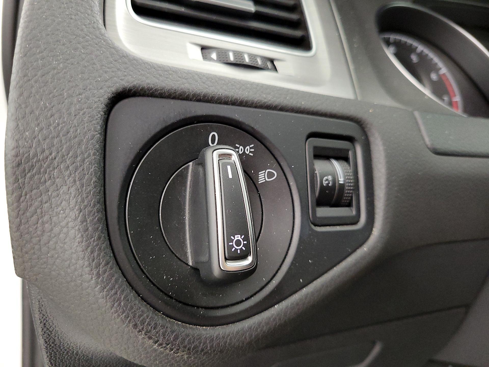 Thumbnail: 2015 Volkswagen Golf - 13