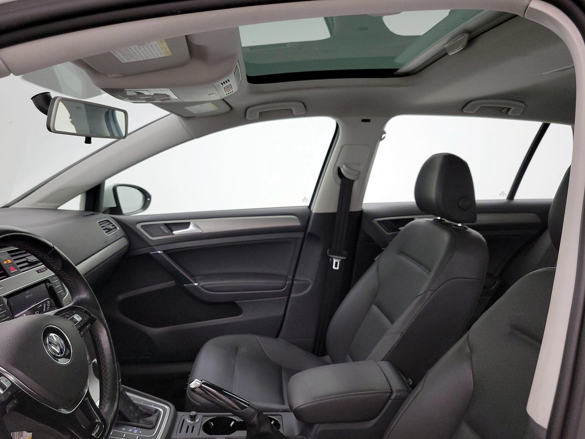 Thumbnail: 2015 Volkswagen Golf - 17