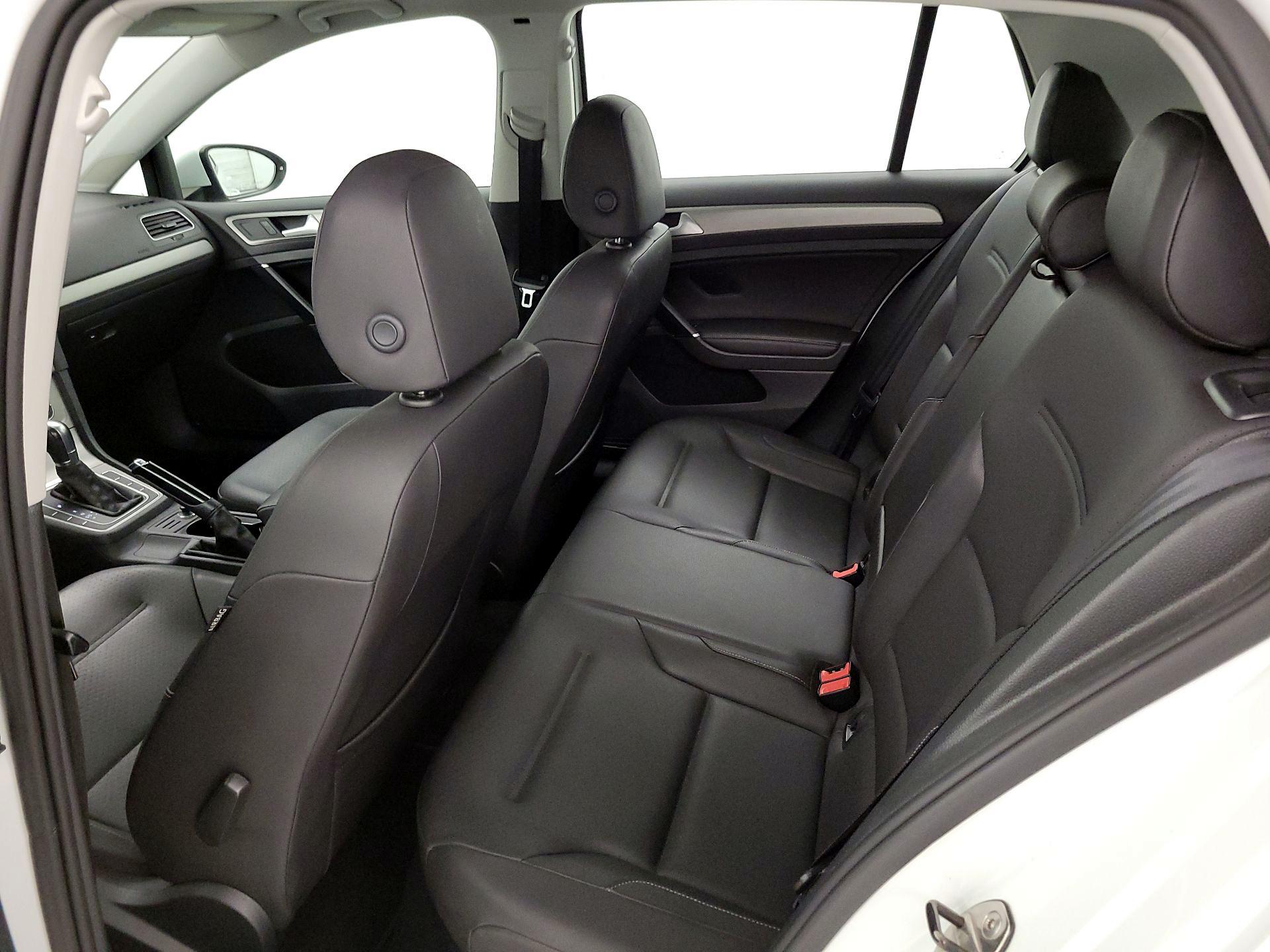 Thumbnail: 2015 Volkswagen Golf - 18