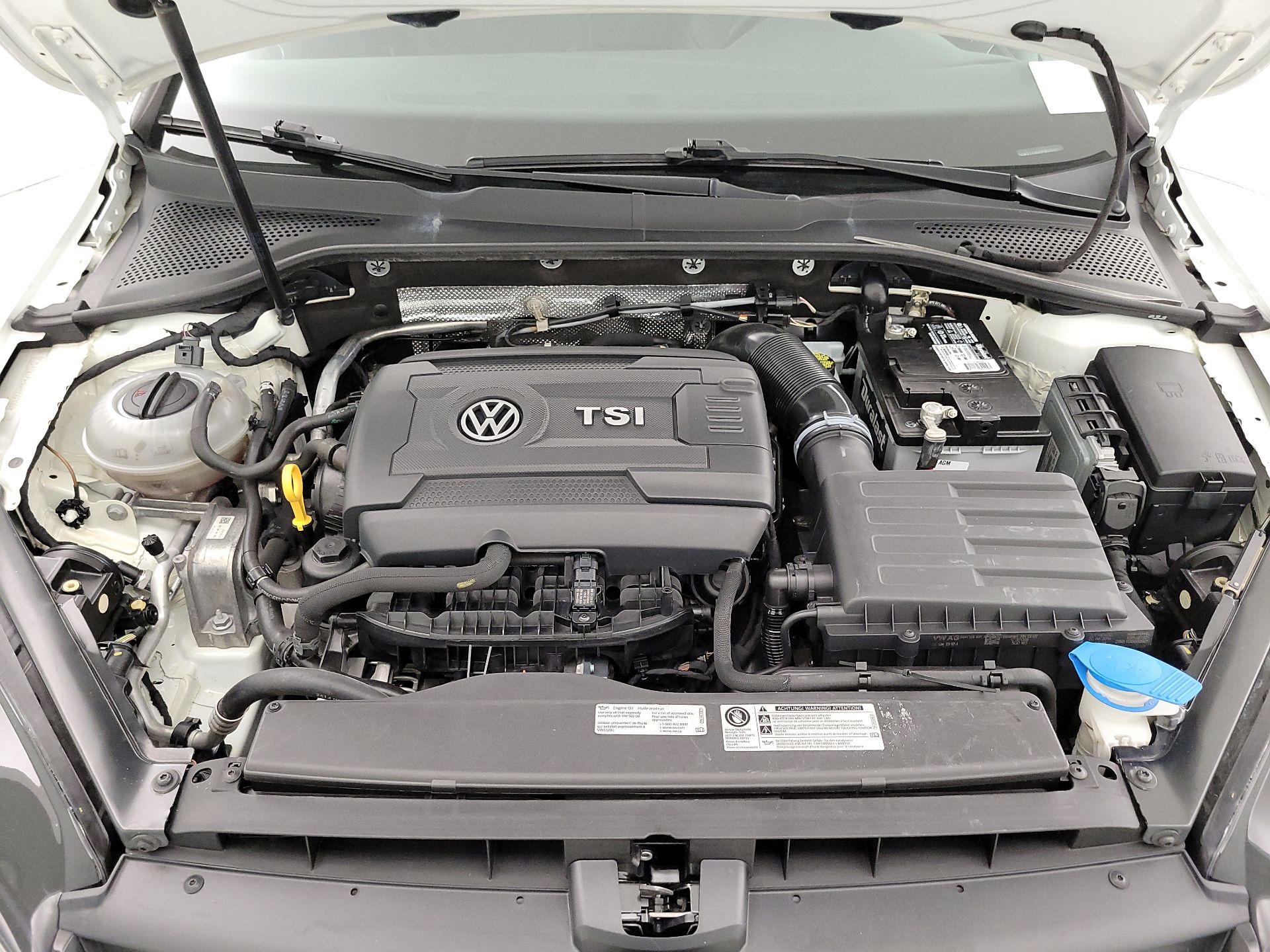 Thumbnail: 2015 Volkswagen Golf - 20