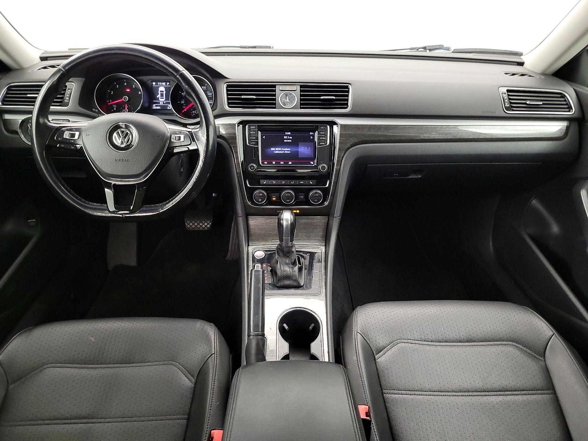 Thumbnail: 2017 Volkswagen Passat - 9