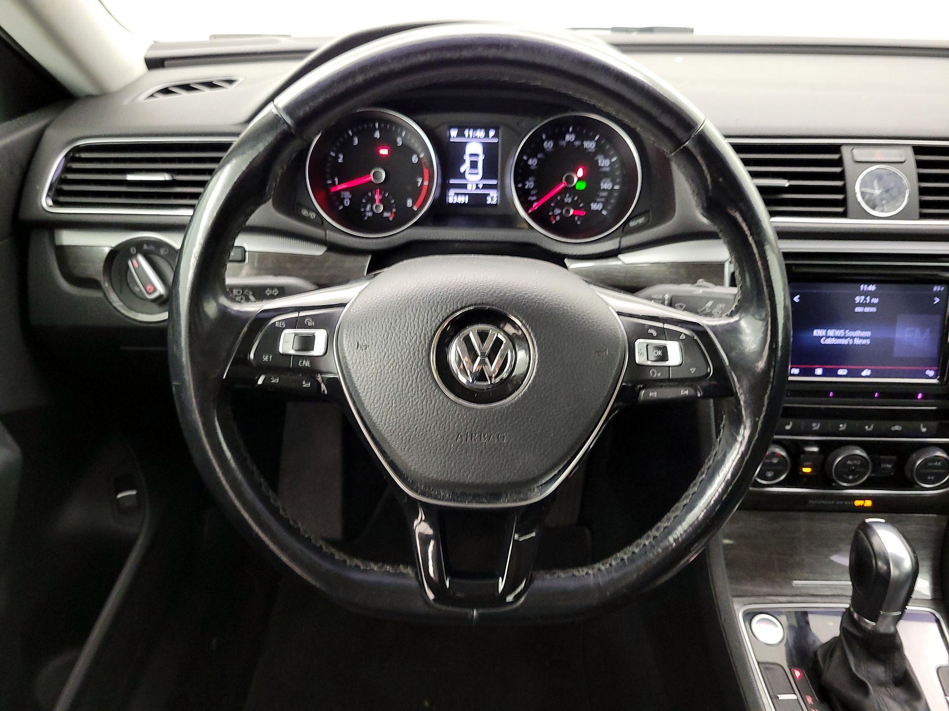 Thumbnail: 2017 Volkswagen Passat - 10
