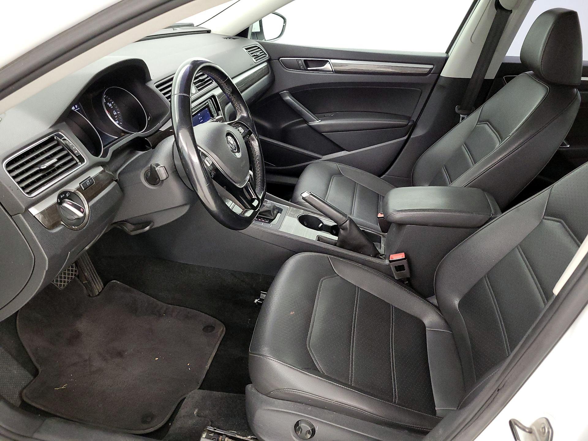 Thumbnail: 2017 Volkswagen Passat - 11