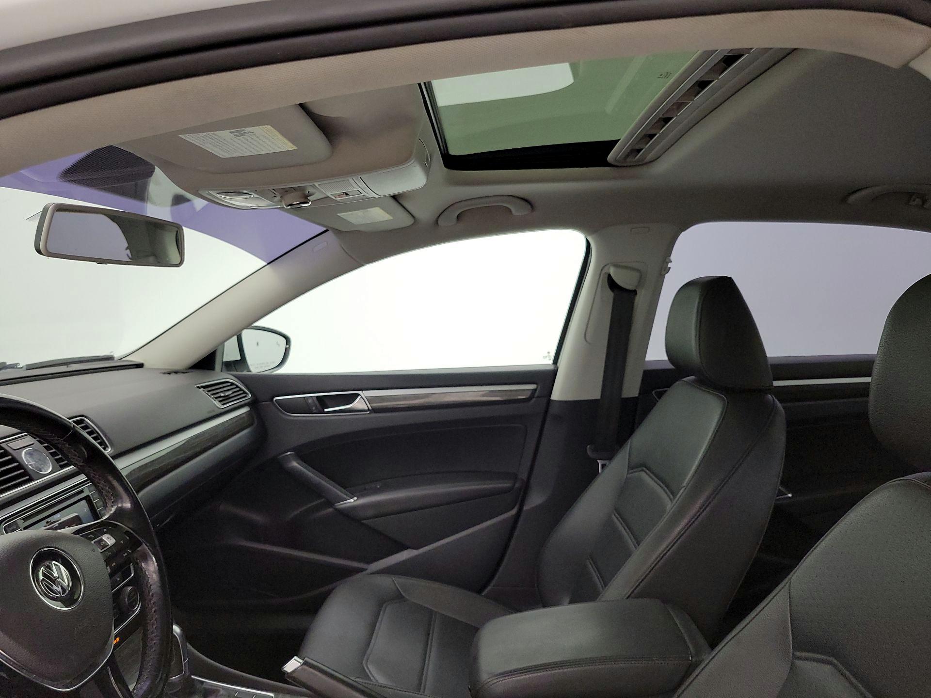 Thumbnail: 2017 Volkswagen Passat - 19
