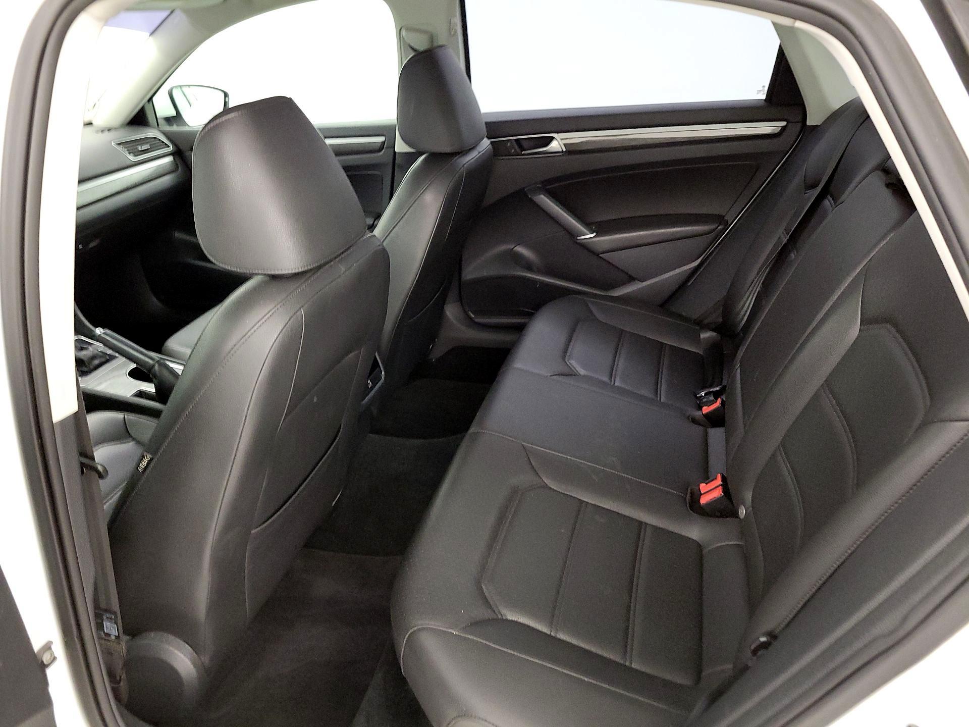 Thumbnail: 2017 Volkswagen Passat - 20