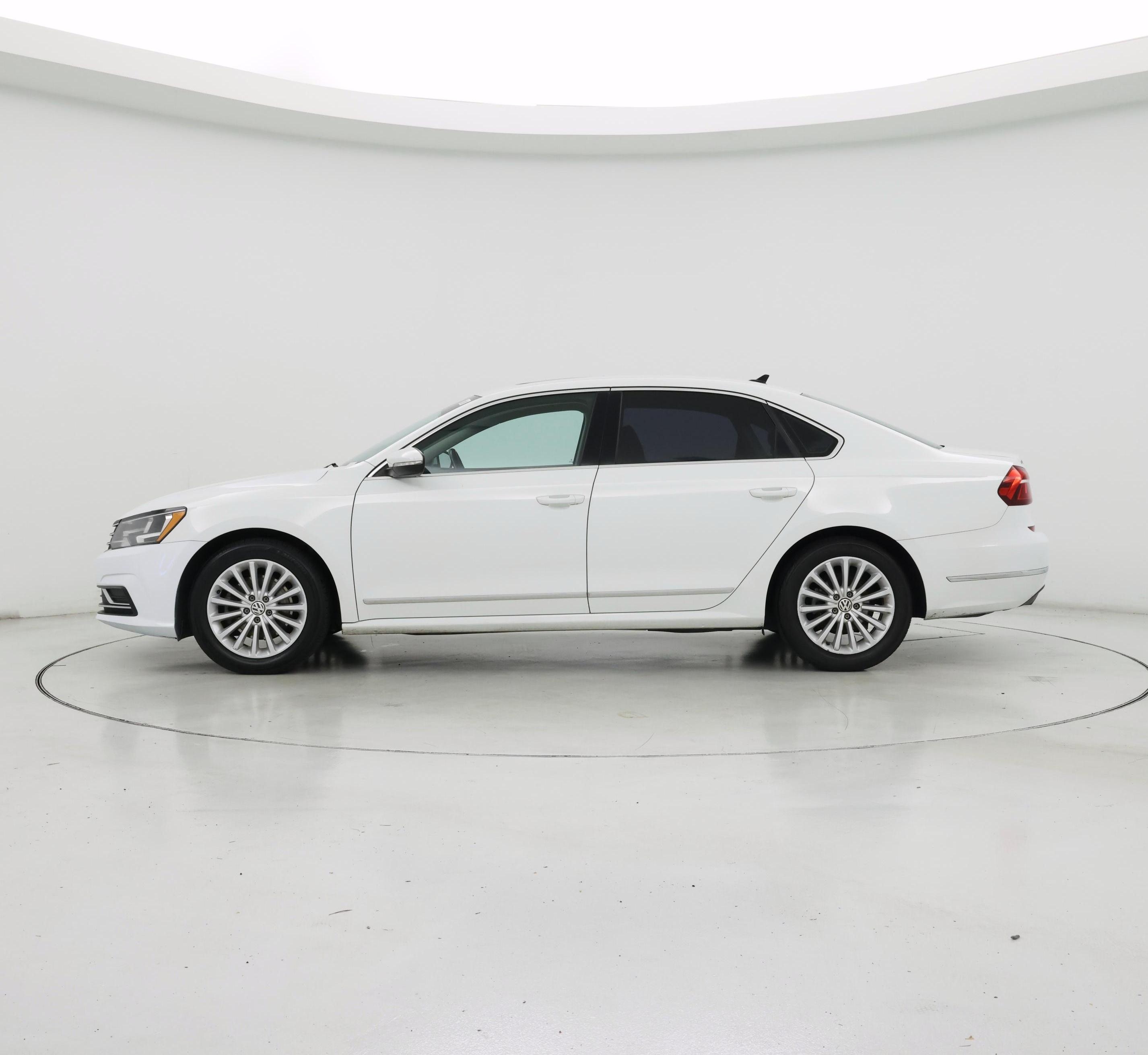 Thumbnail: 2017 Volkswagen Passat - 3