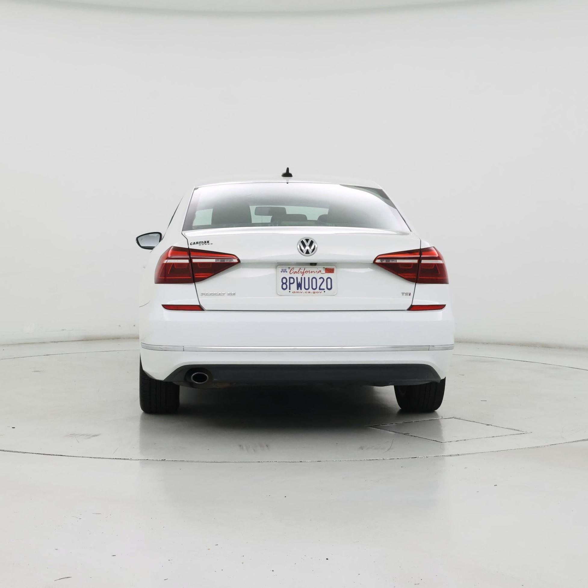 Thumbnail: 2017 Volkswagen Passat - 6
