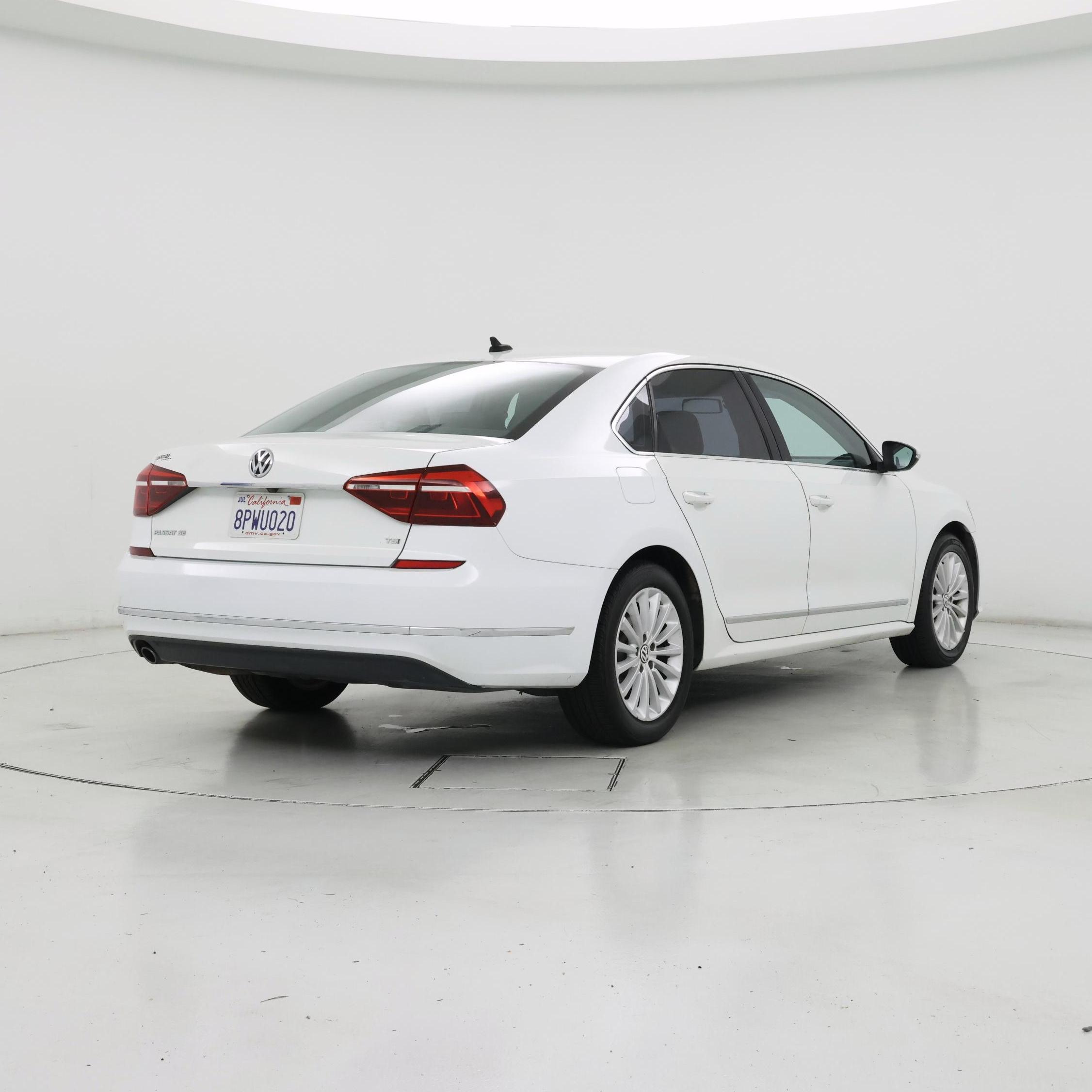 Thumbnail: 2017 Volkswagen Passat - 8