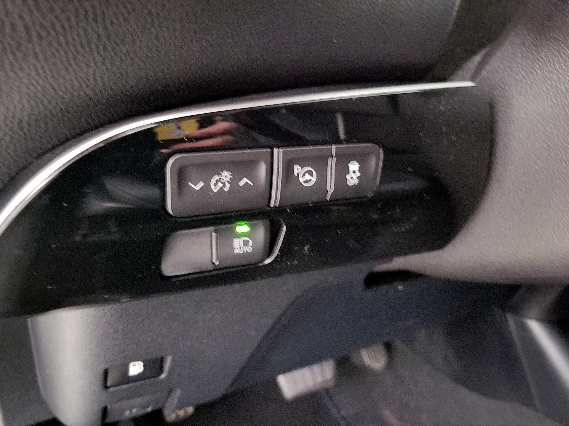 Thumbnail: 2018 Toyota Prius - 13