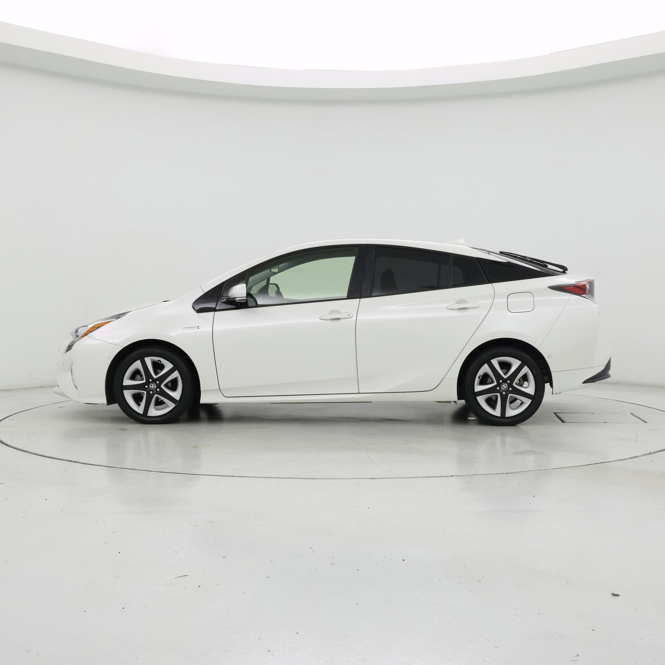 Thumbnail: 2018 Toyota Prius - 3