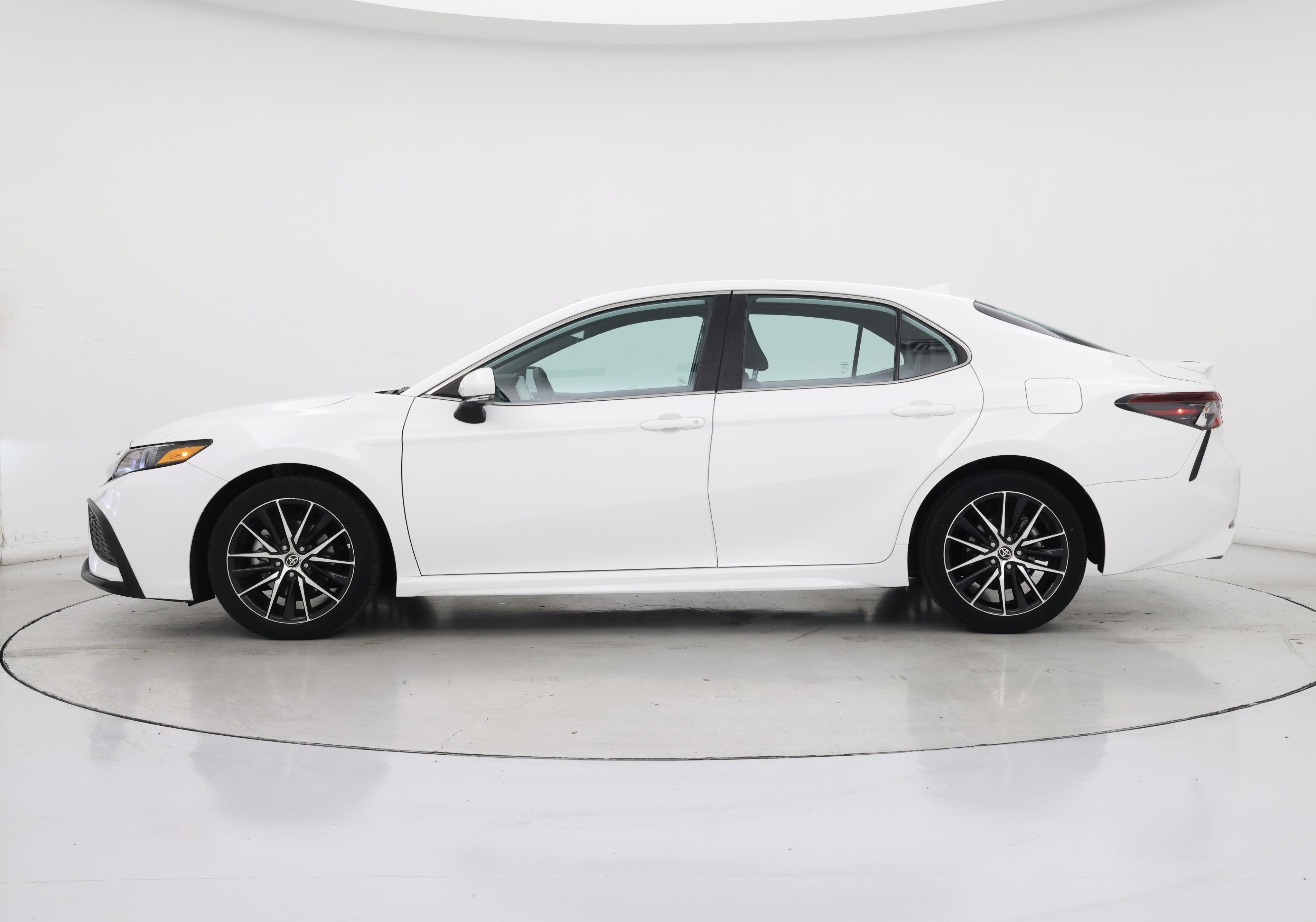 Thumbnail: 2022 Toyota Camry - 3