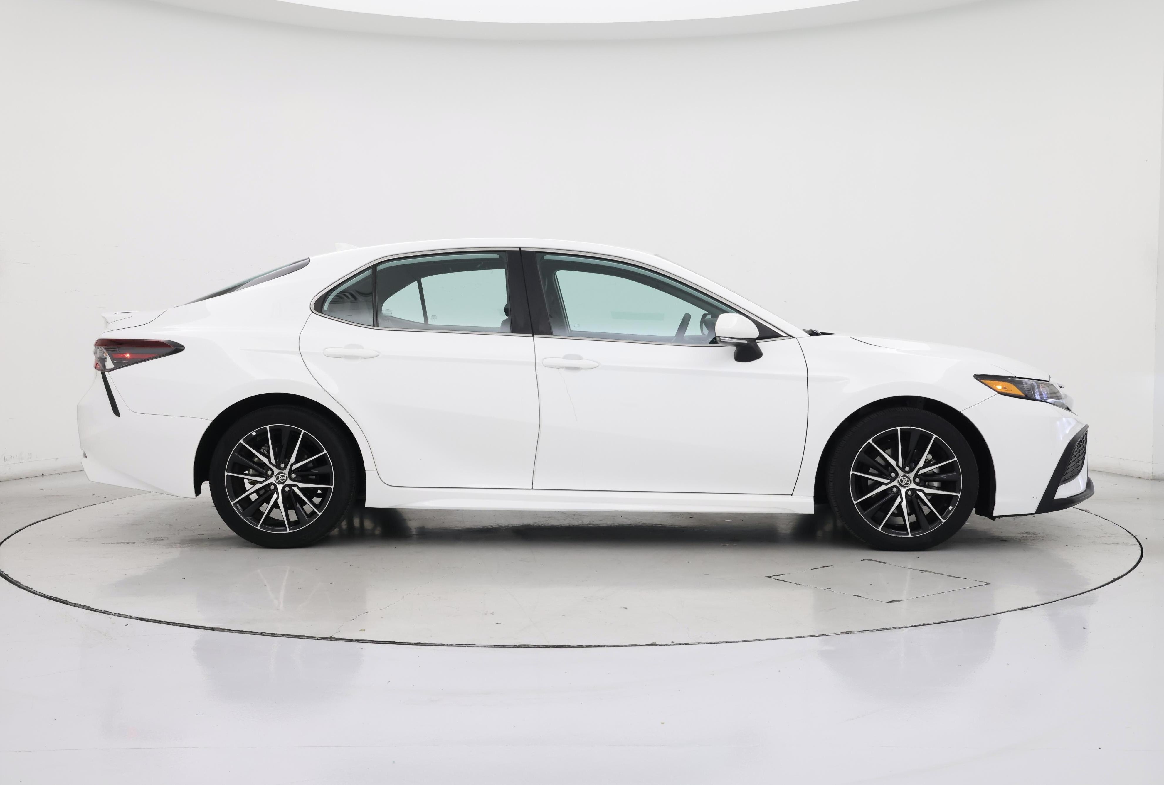 Thumbnail: 2022 Toyota Camry - 7