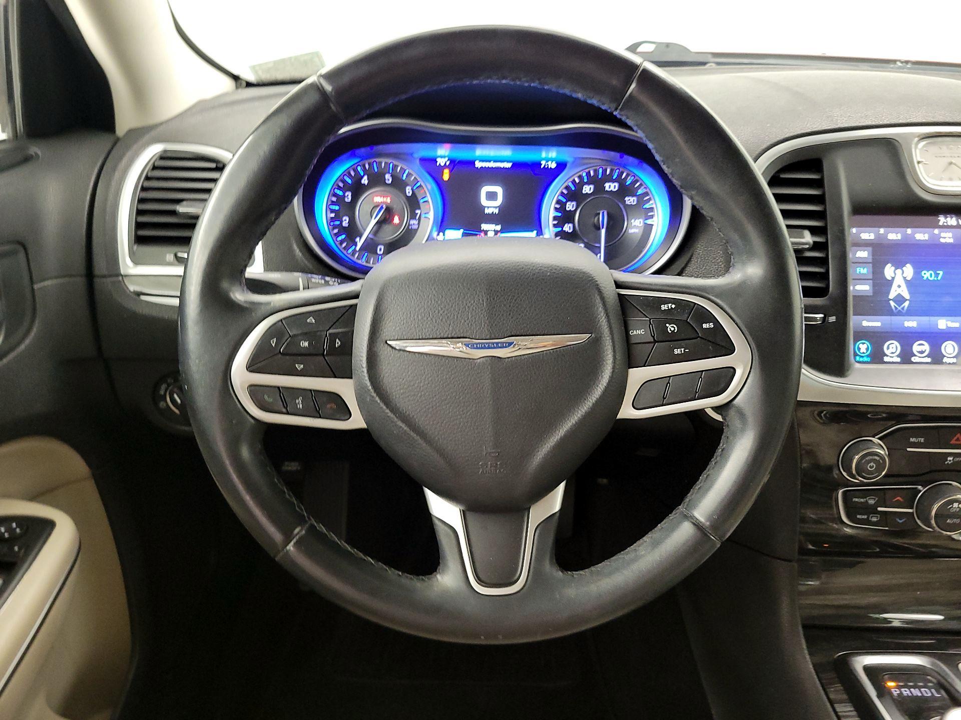 Thumbnail: 2017 Chrysler 300 - 10
