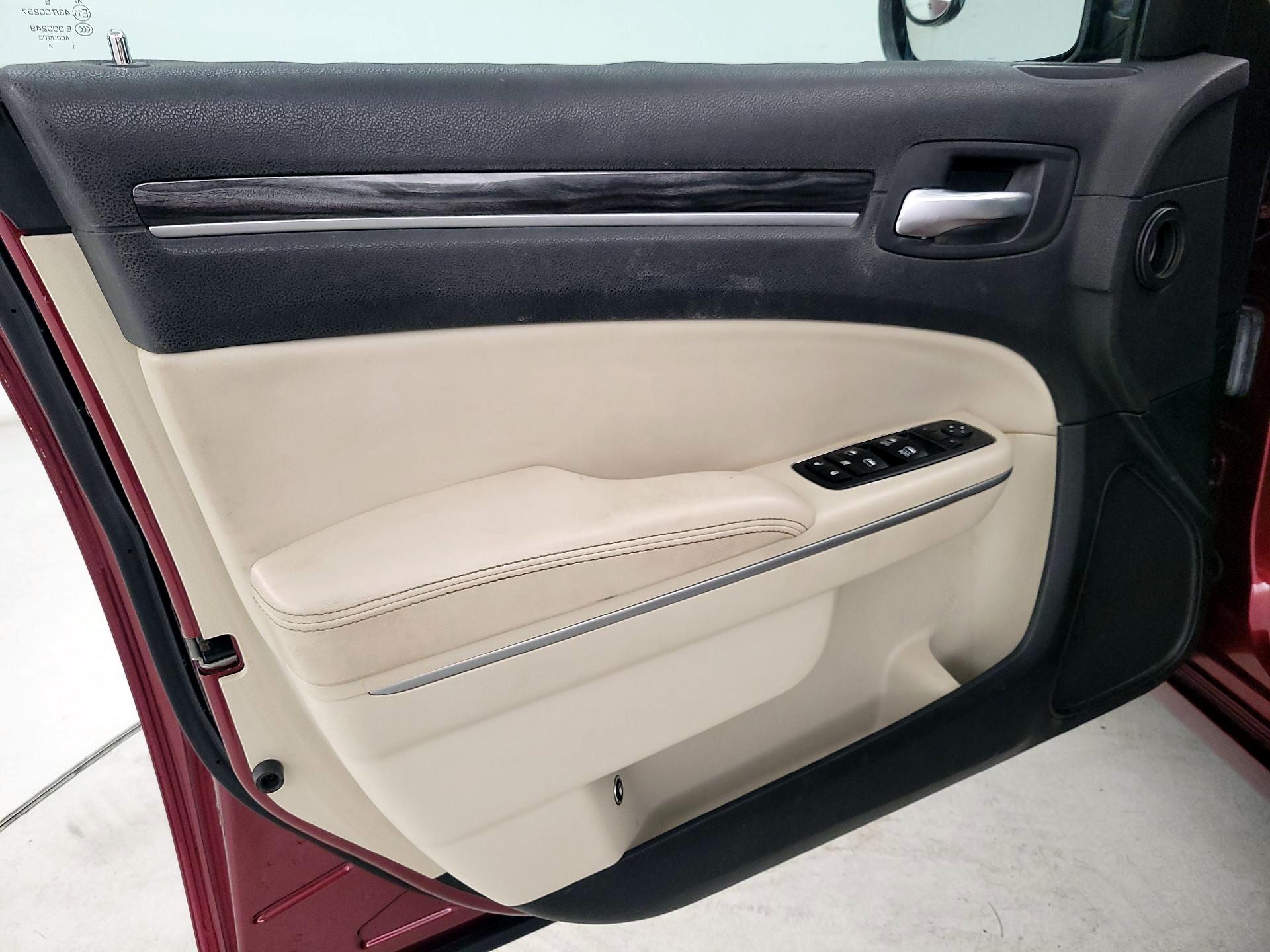 Thumbnail: 2017 Chrysler 300 - 12