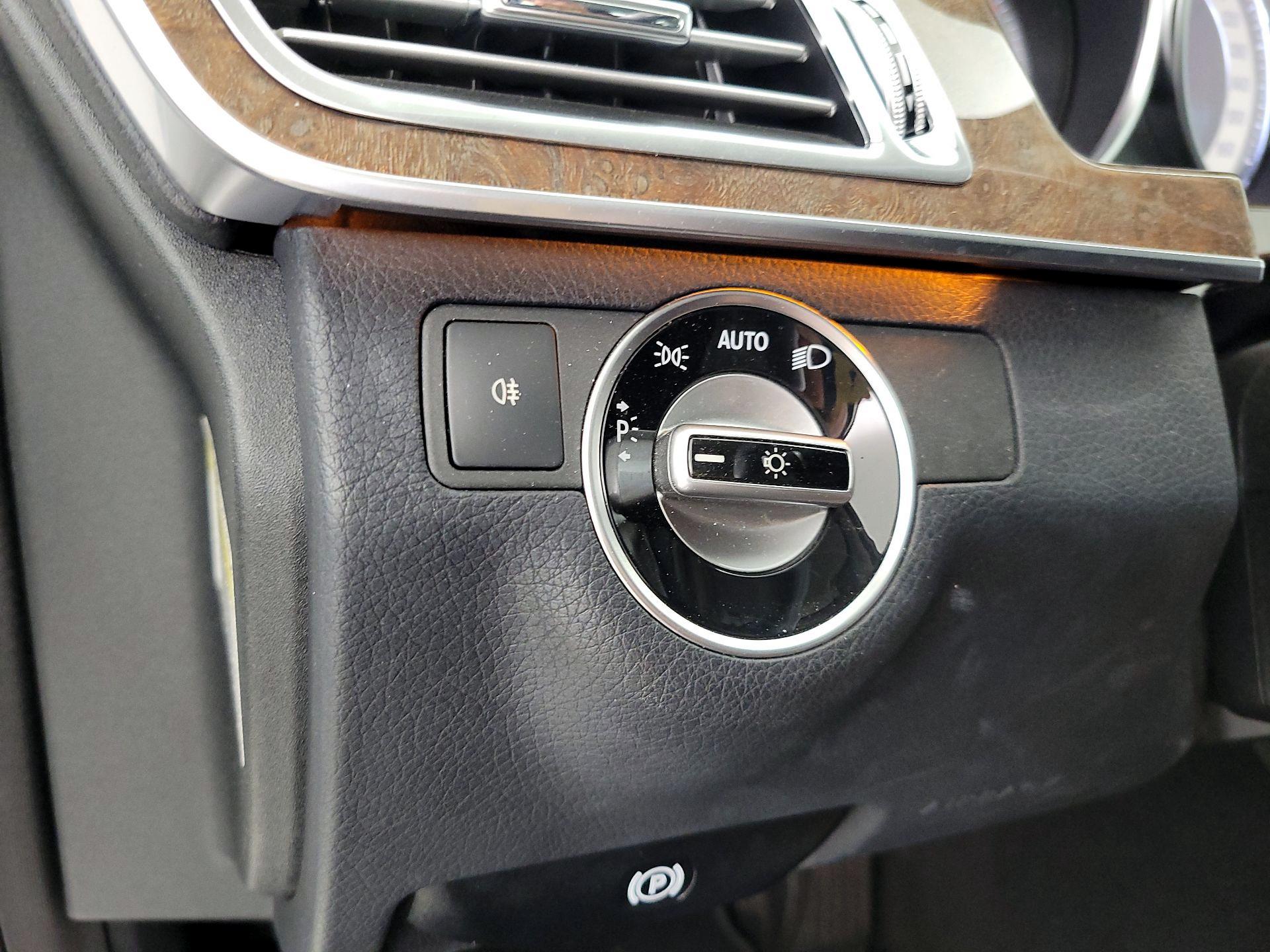 Thumbnail: 2014 Mercedes-Benz E-Class - 13