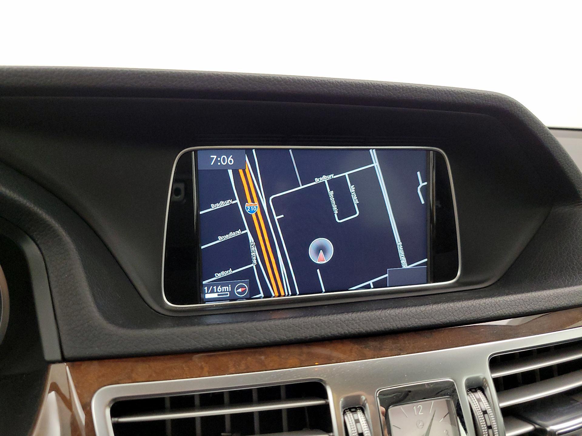 Thumbnail: 2014 Mercedes-Benz E-Class - 14