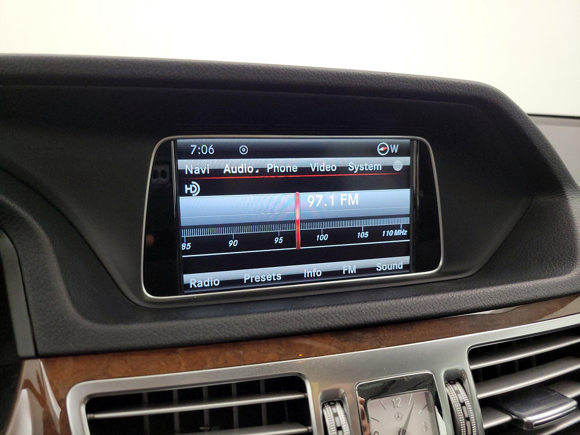 Thumbnail: 2014 Mercedes-Benz E-Class - 16