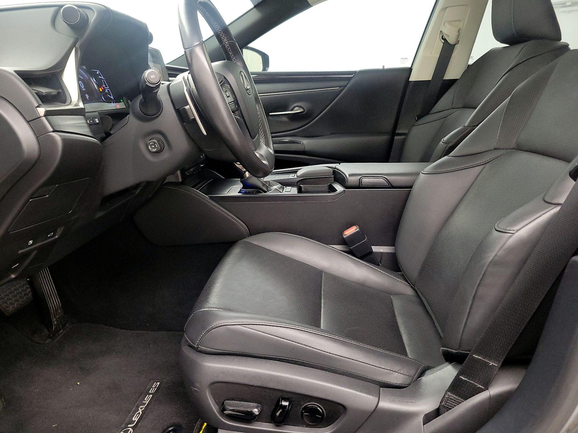 Thumbnail: 2021 Lexus ES - 11