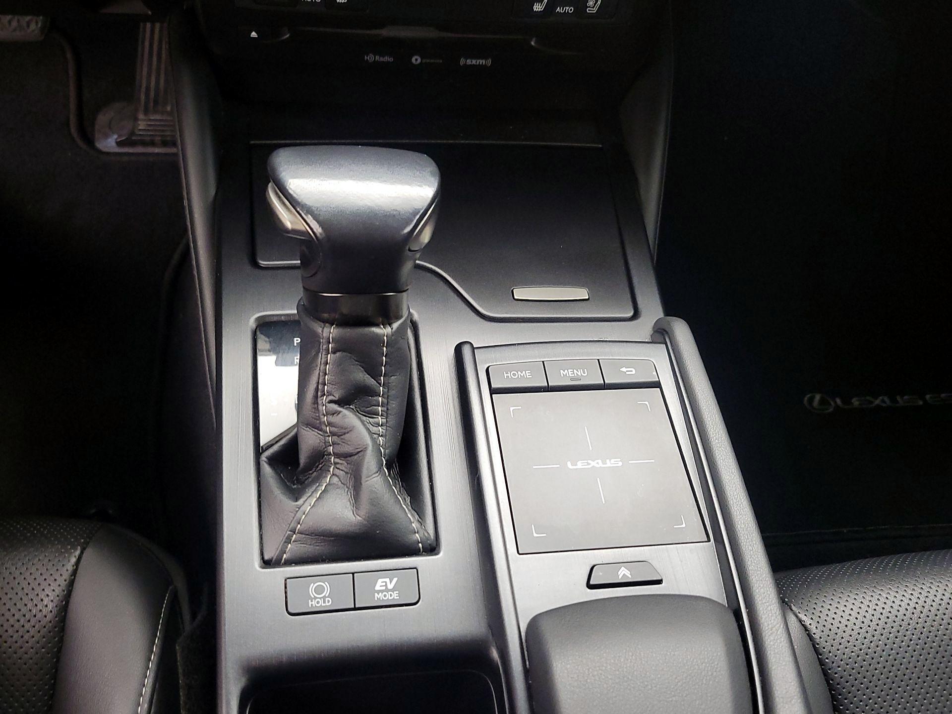Thumbnail: 2021 Lexus ES - 17