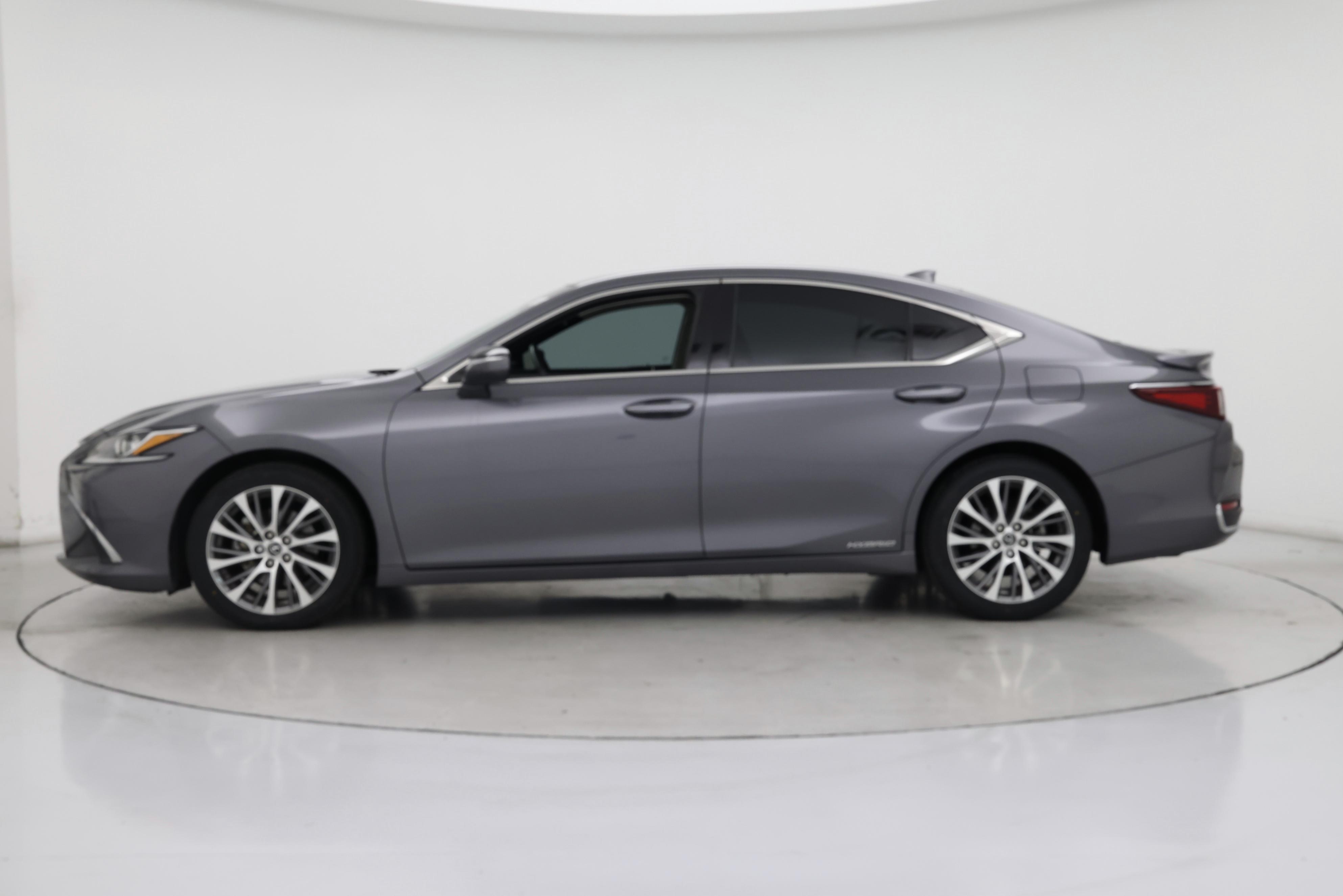 Thumbnail: 2021 Lexus ES - 3