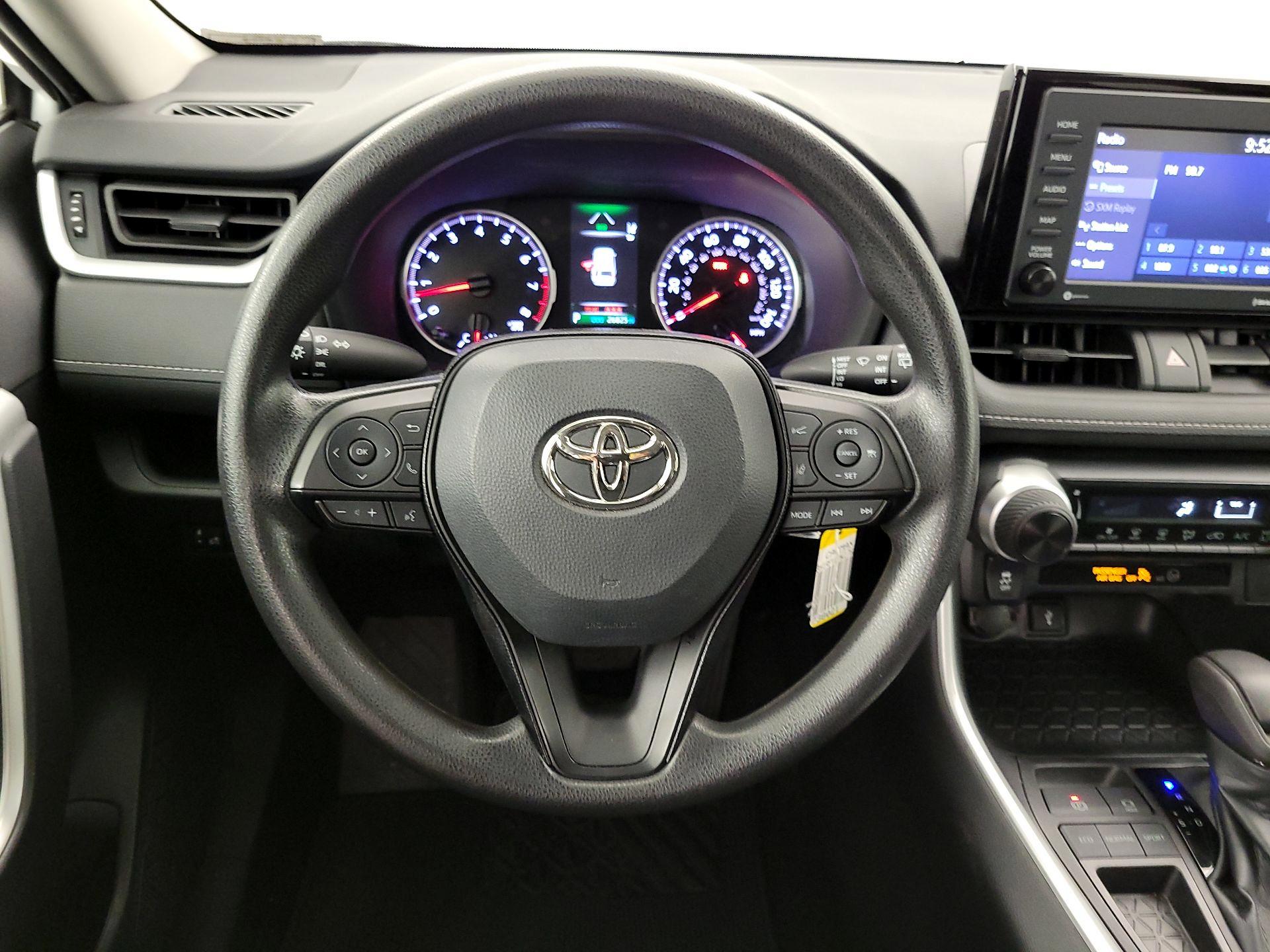 Thumbnail: 2021 Toyota RAV4 - 10