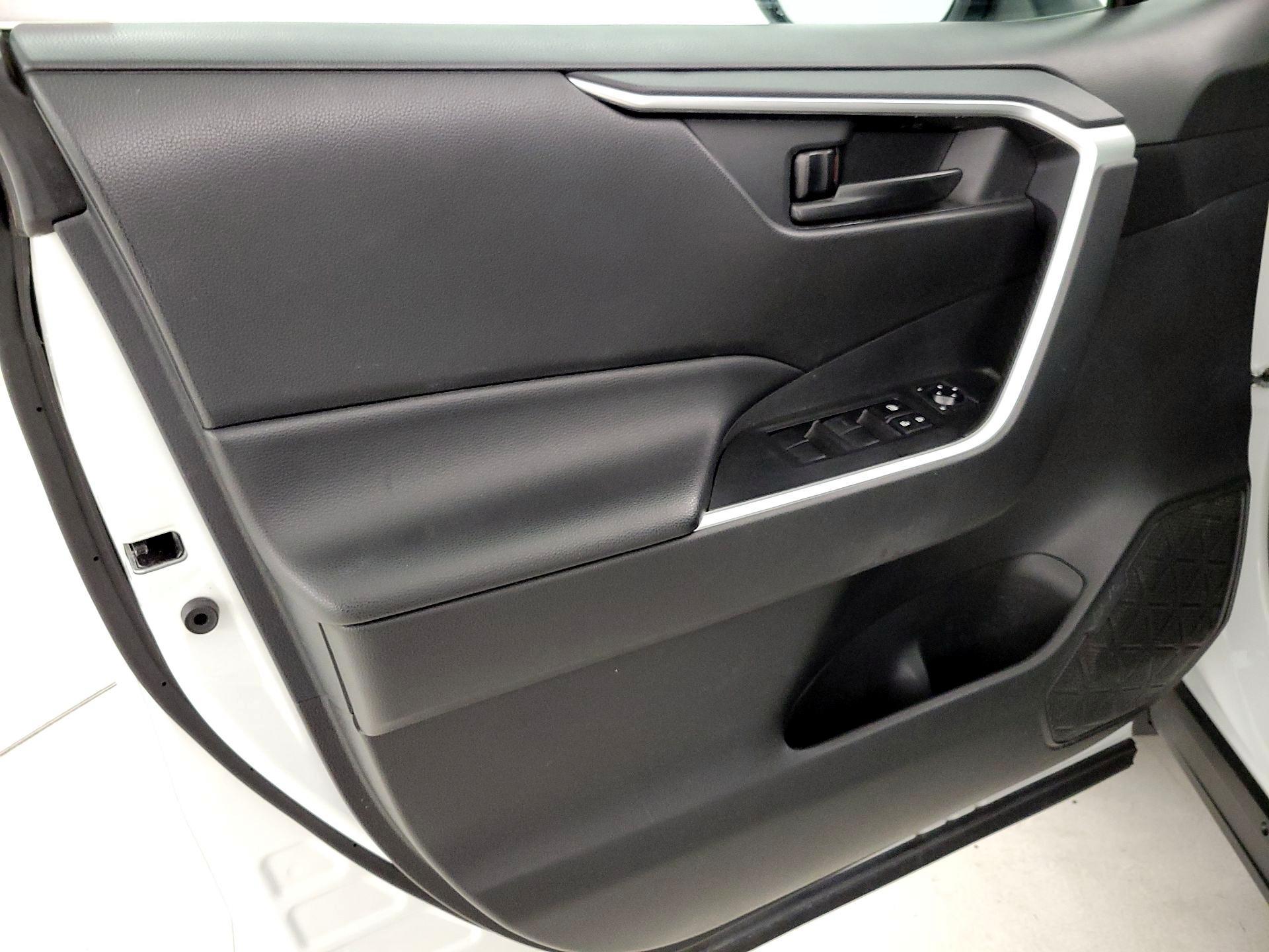 Thumbnail: 2021 Toyota RAV4 - 12