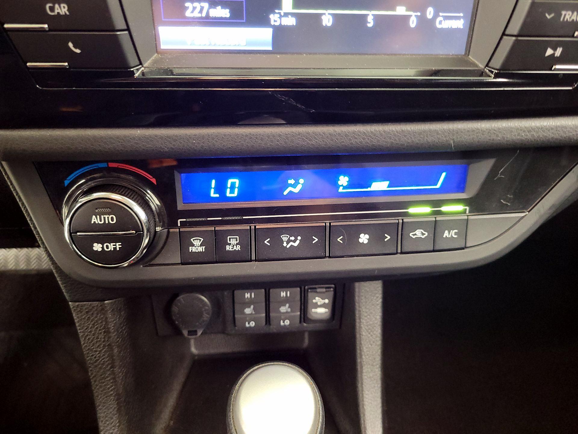 Thumbnail: 2014 Toyota Corolla - 16
