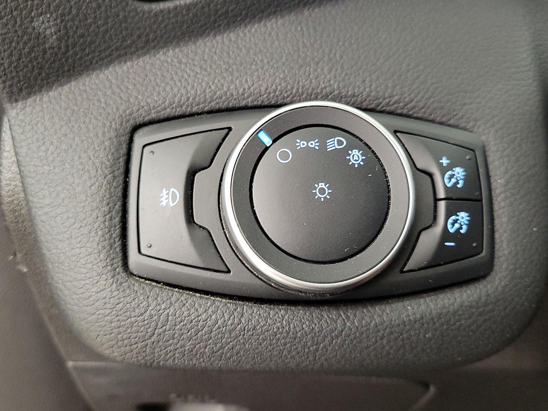 Thumbnail: 2015 Ford C-Max - 13