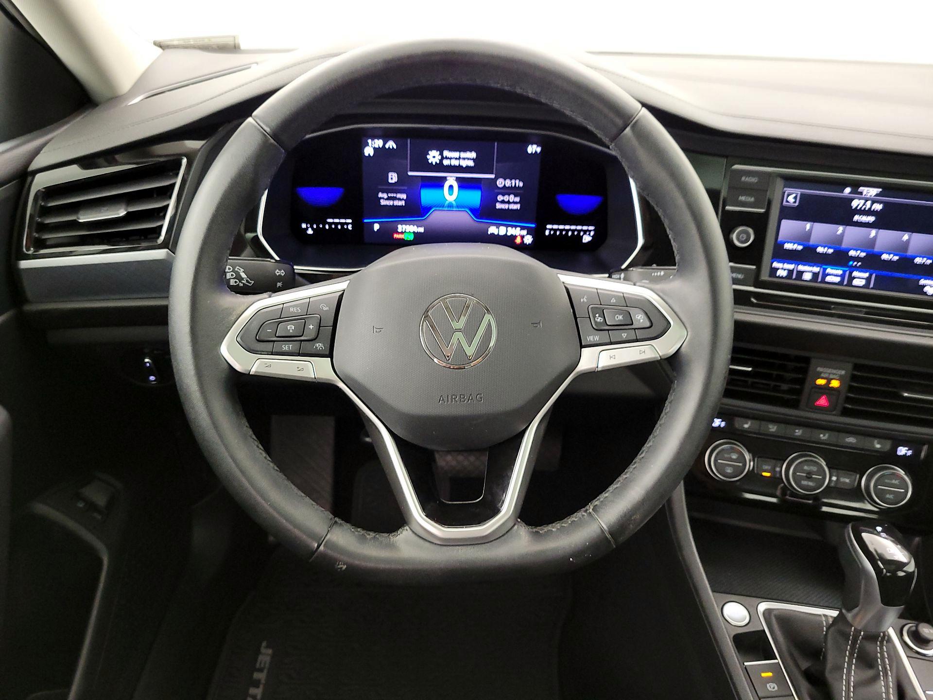Thumbnail: 2023 Volkswagen Jetta - 10