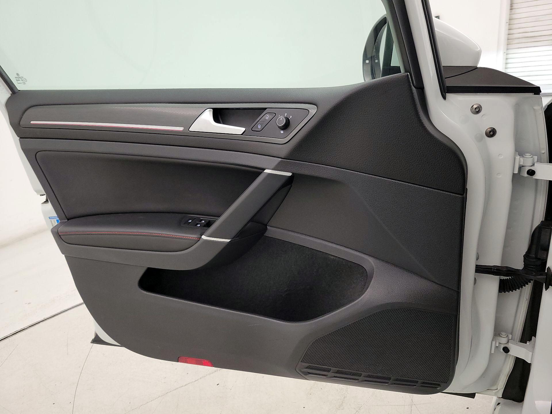 Thumbnail: 2019 Volkswagen Golf - 12