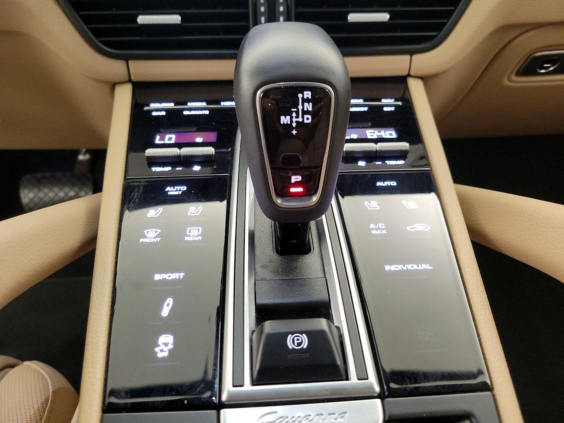 Thumbnail: 2022 Porsche Cayenne - 18