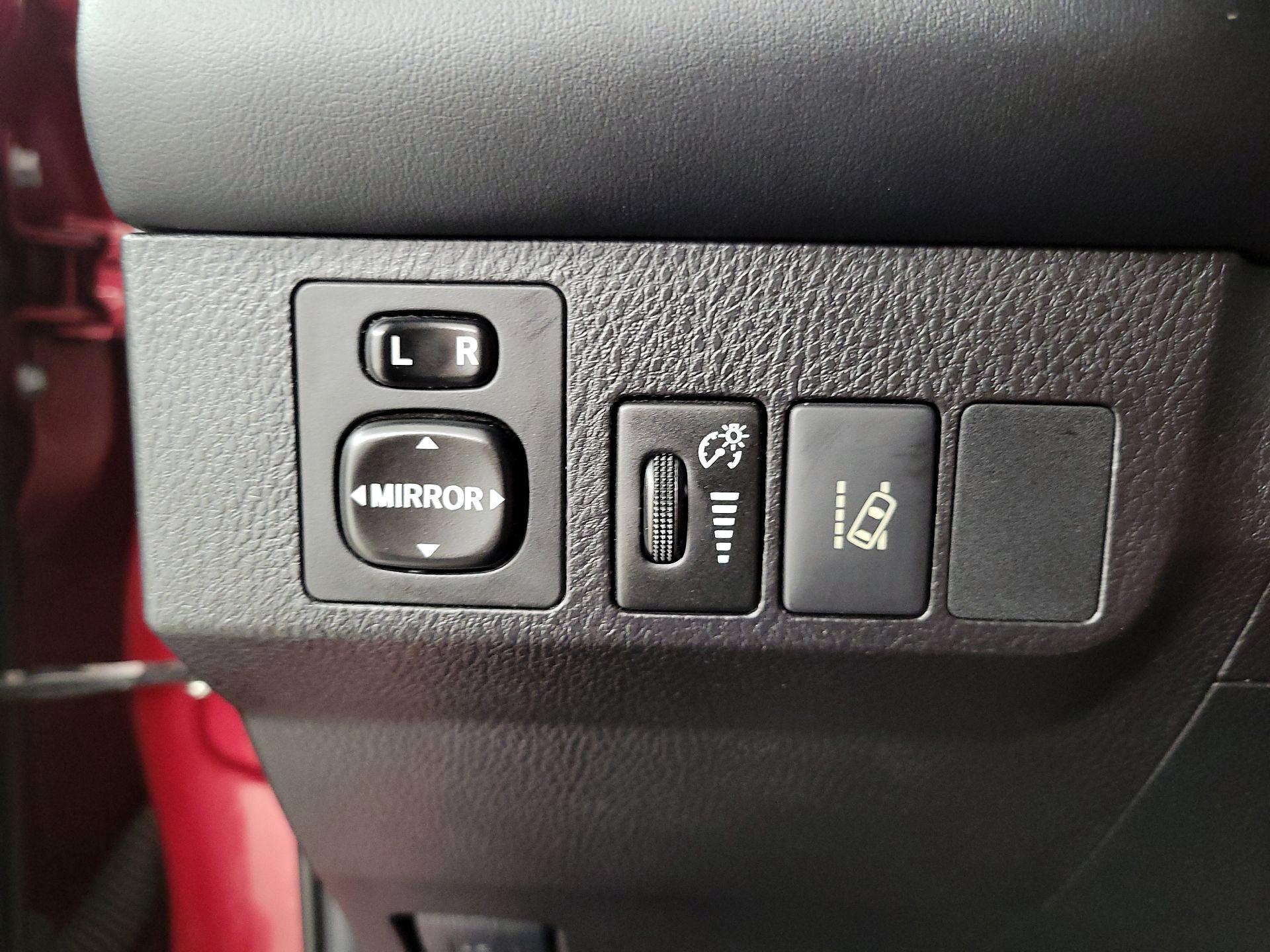 Thumbnail: 2018 Toyota RAV4 - 13
