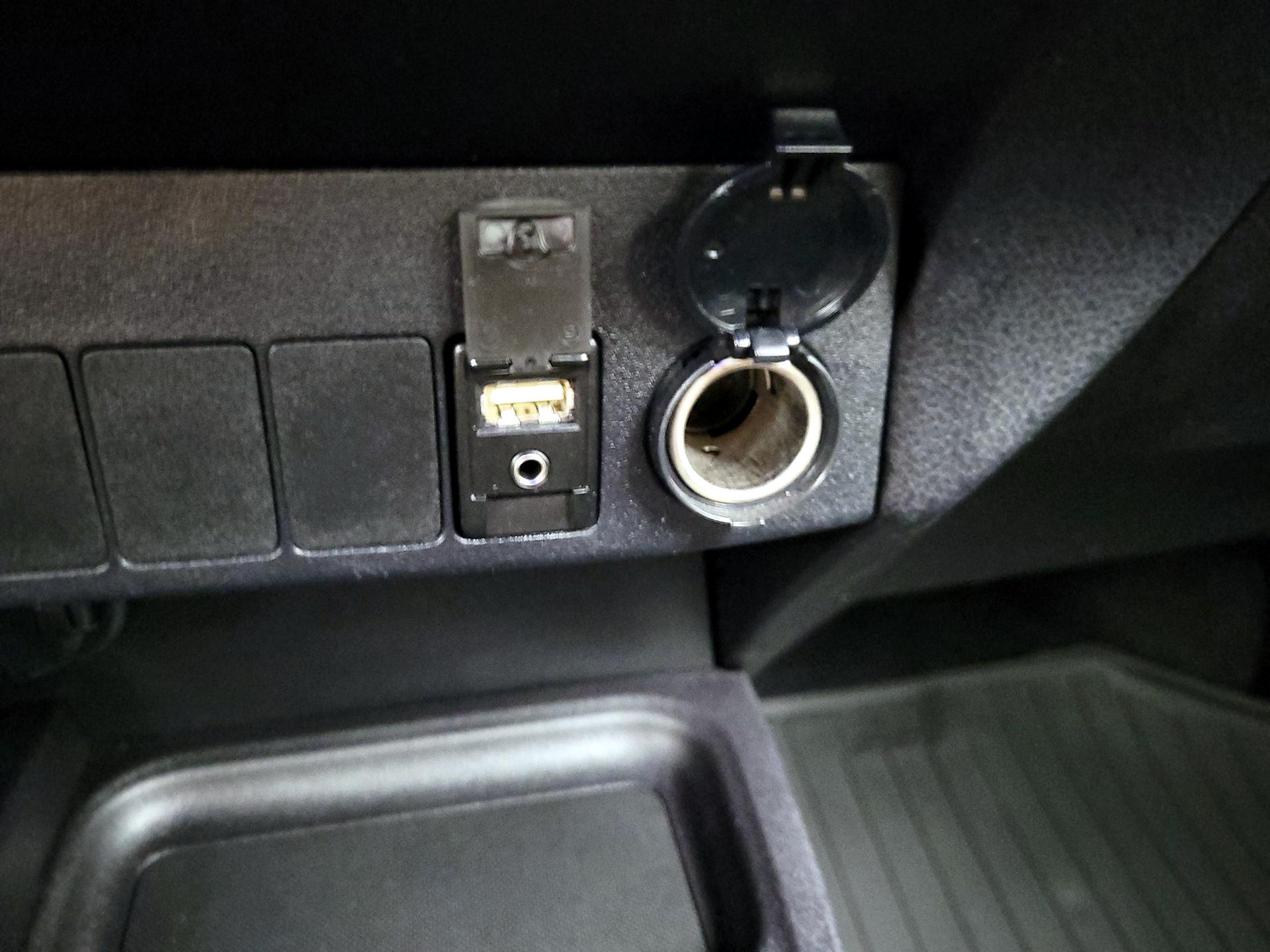 Thumbnail: 2018 Toyota RAV4 - 18