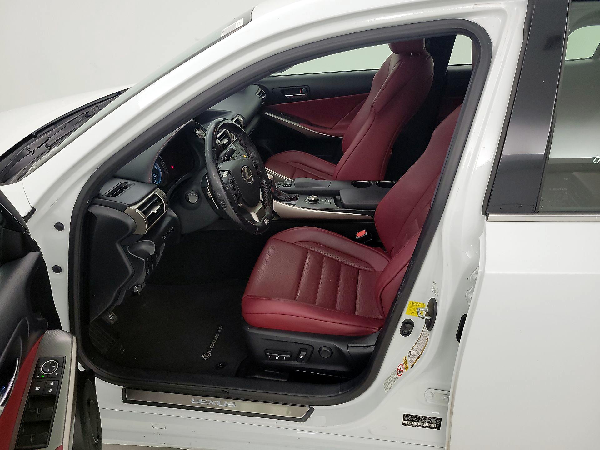 Thumbnail: 2016 Lexus IS - 11