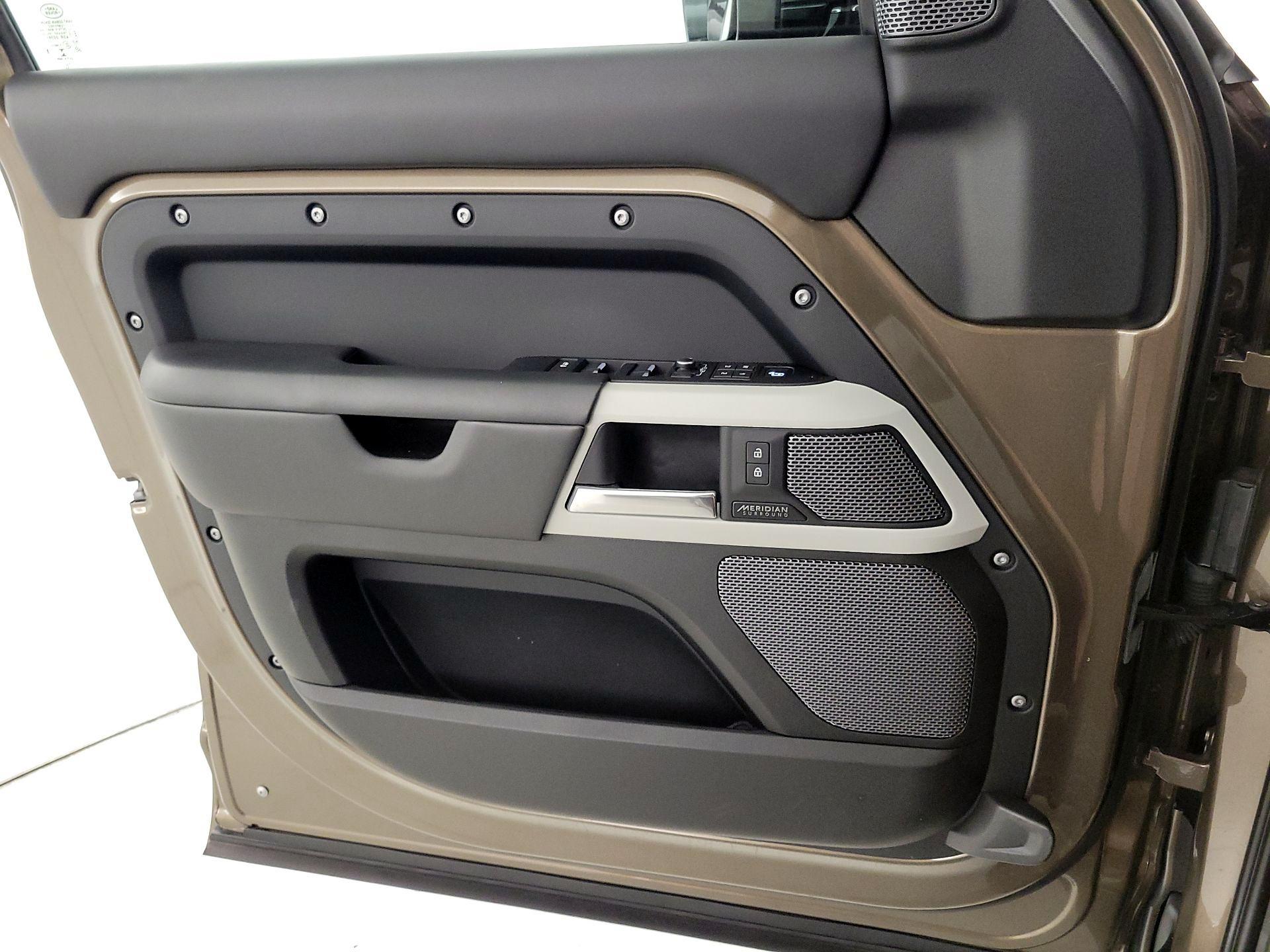 Thumbnail: 2022 Land Rover Defender - 12