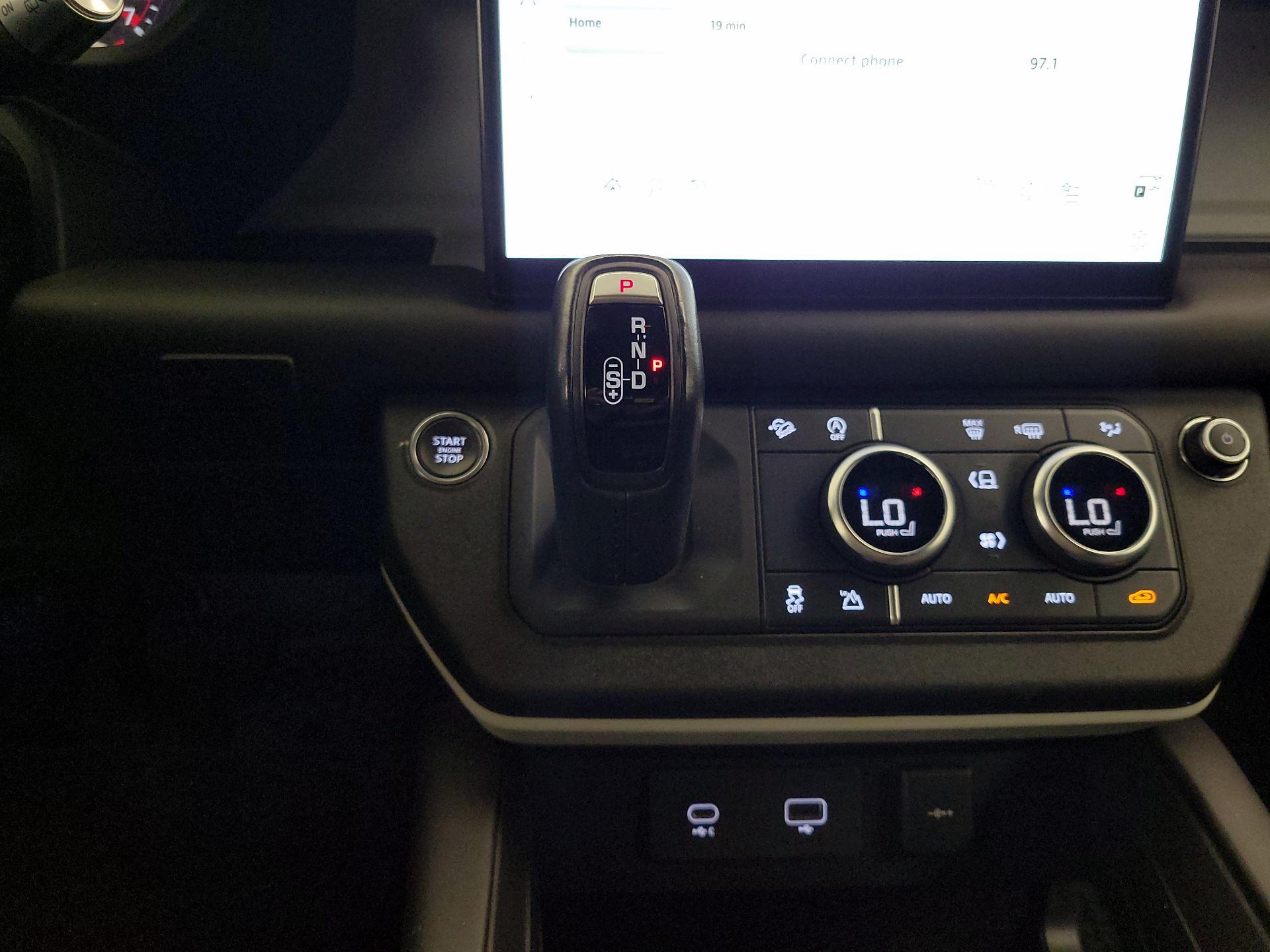 Thumbnail: 2022 Land Rover Defender - 18