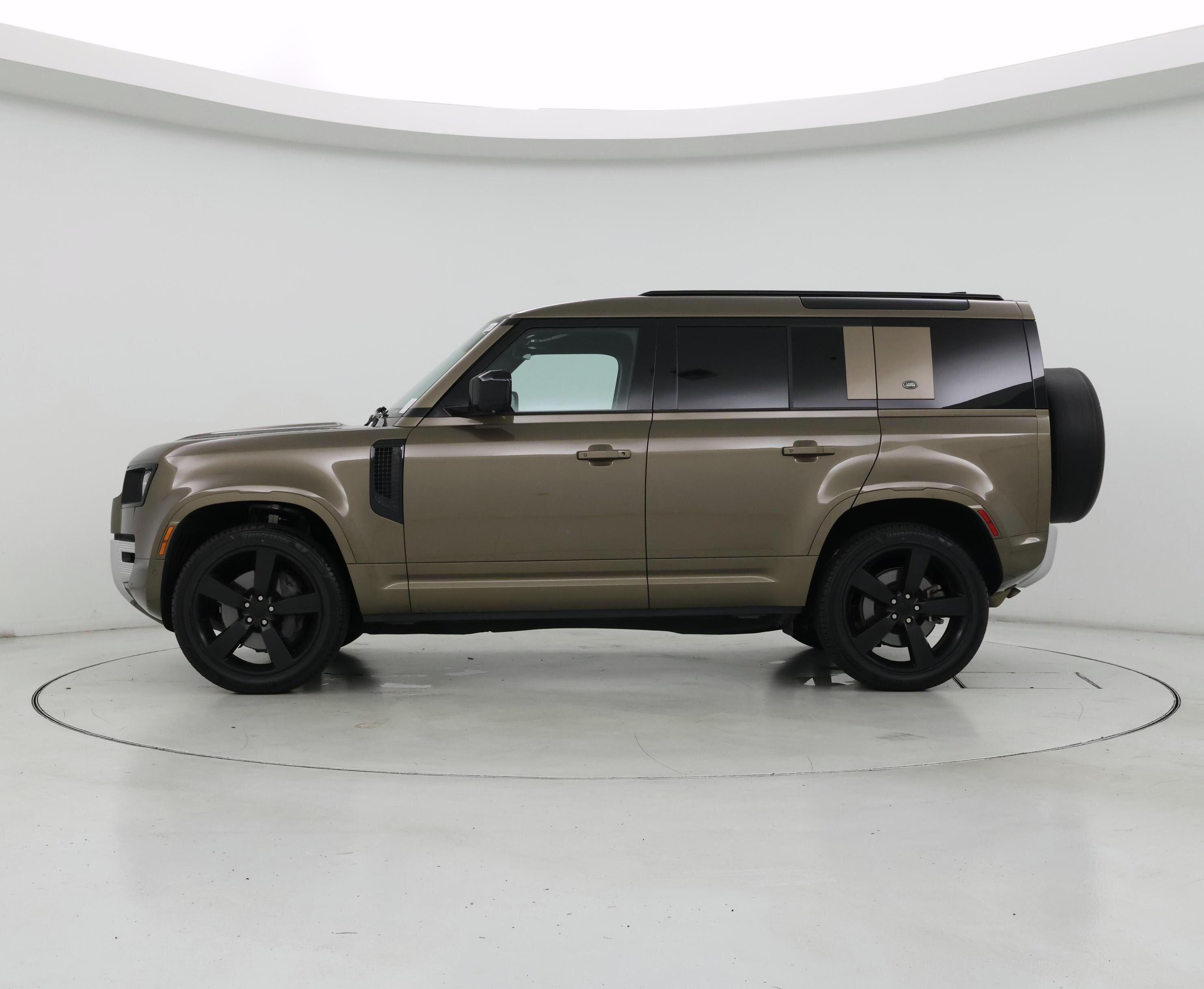 Thumbnail: 2022 Land Rover Defender - 3